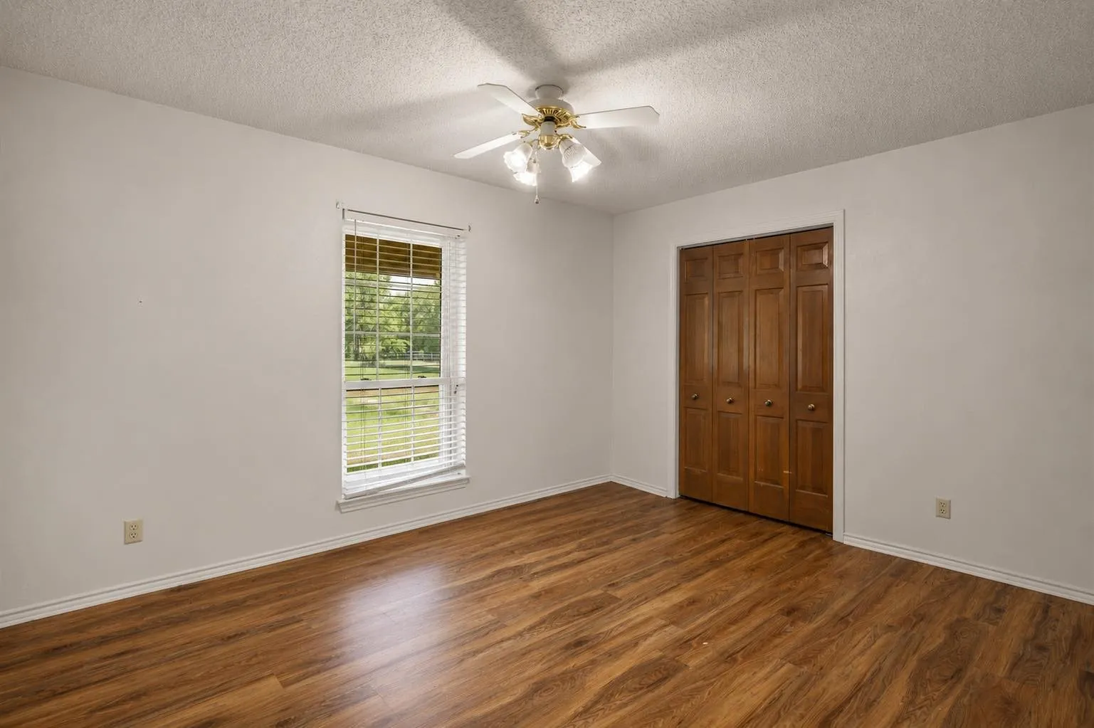 Single Family Residence For Sale in Rockwall County , 441 Briar Glen, Mclendon Chisholm, Texas 75032, 3 Bedroom, 2 Bathroom, 3 Garage spaces, 2,130 Sqft, built in 1976, mls#21318581, Real Estate Agent in Mclendon Chisholm, Homes For Sale in Rockwall county, Homes For Sale in Mclendon Chisholm, Realtor in Mclendon Chisholm Texas, Real Estate Brokerage Independent Realty Texas, Luminita Cordes Realtor
