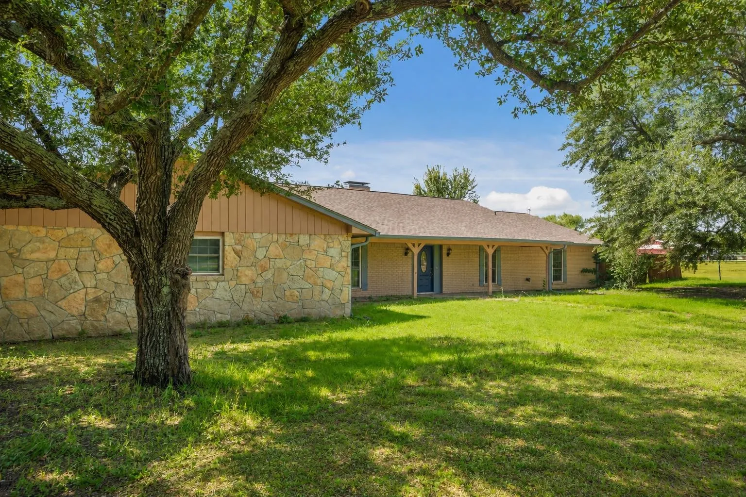 Single Family Residence For Sale in Rockwall County , 441 Briar Glen, Mclendon Chisholm, Texas 75032, 3 Bedroom, 2 Bathroom, 3 Garage spaces, 2,130 Sqft, built in 1976, mls#21318581, Real Estate Agent in Mclendon Chisholm, Homes For Sale in Rockwall county, Homes For Sale in Mclendon Chisholm, Realtor in Mclendon Chisholm Texas, Real Estate Brokerage Independent Realty Texas, Luminita Cordes Realtor