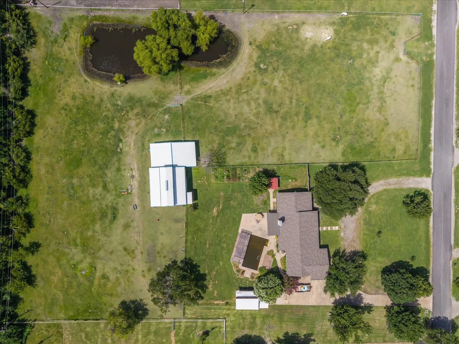 Single Family Residence For Sale in Rockwall County , 441 Briar Glen, Mclendon Chisholm, Texas 75032, 3 Bedroom, 2 Bathroom, 3 Garage spaces, 2,130 Sqft, built in 1976, mls#21318581, Real Estate Agent in Mclendon Chisholm, Homes For Sale in Rockwall county, Homes For Sale in Mclendon Chisholm, Realtor in Mclendon Chisholm Texas, Real Estate Brokerage Independent Realty Texas, Luminita Cordes Realtor