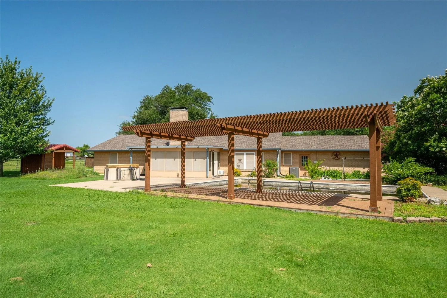 Single Family Residence For Sale in Rockwall County , 441 Briar Glen, Mclendon Chisholm, Texas 75032, 3 Bedroom, 2 Bathroom, 3 Garage spaces, 2,130 Sqft, built in 1976, mls#21318581, Real Estate Agent in Mclendon Chisholm, Homes For Sale in Rockwall county, Homes For Sale in Mclendon Chisholm, Realtor in Mclendon Chisholm Texas, Real Estate Brokerage Independent Realty Texas, Luminita Cordes Realtor