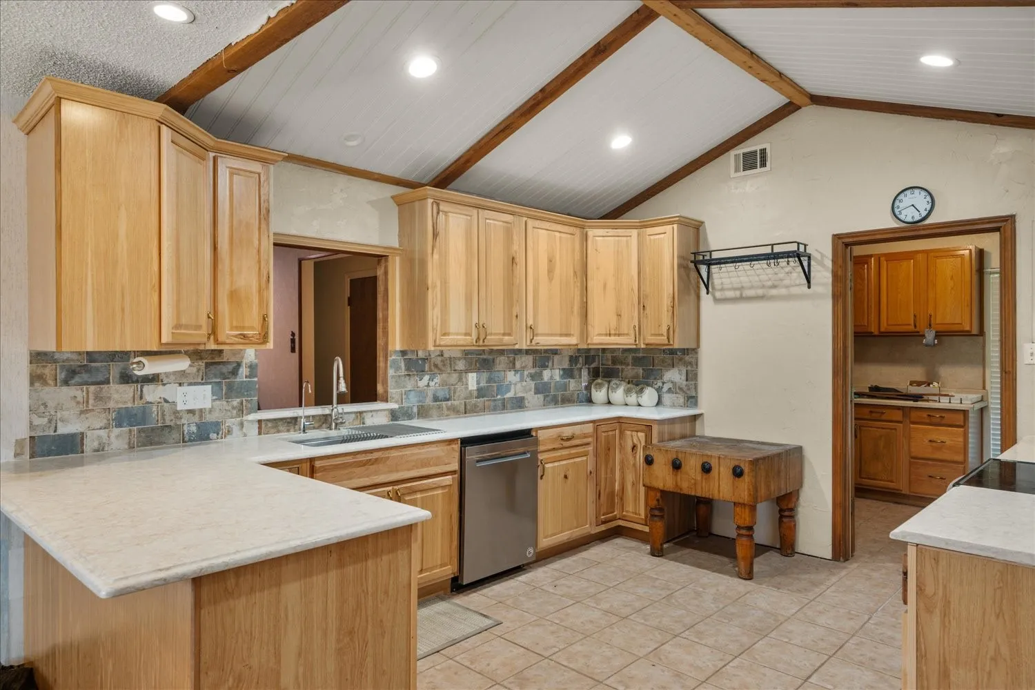 Single Family Residence For Sale in Rockwall County , 441 Briar Glen, Mclendon Chisholm, Texas 75032, 3 Bedroom, 2 Bathroom, 3 Garage spaces, 2,130 Sqft, built in 1976, mls#21318581, Real Estate Agent in Mclendon Chisholm, Homes For Sale in Rockwall county, Homes For Sale in Mclendon Chisholm, Realtor in Mclendon Chisholm Texas, Real Estate Brokerage Independent Realty Texas, Luminita Cordes Realtor