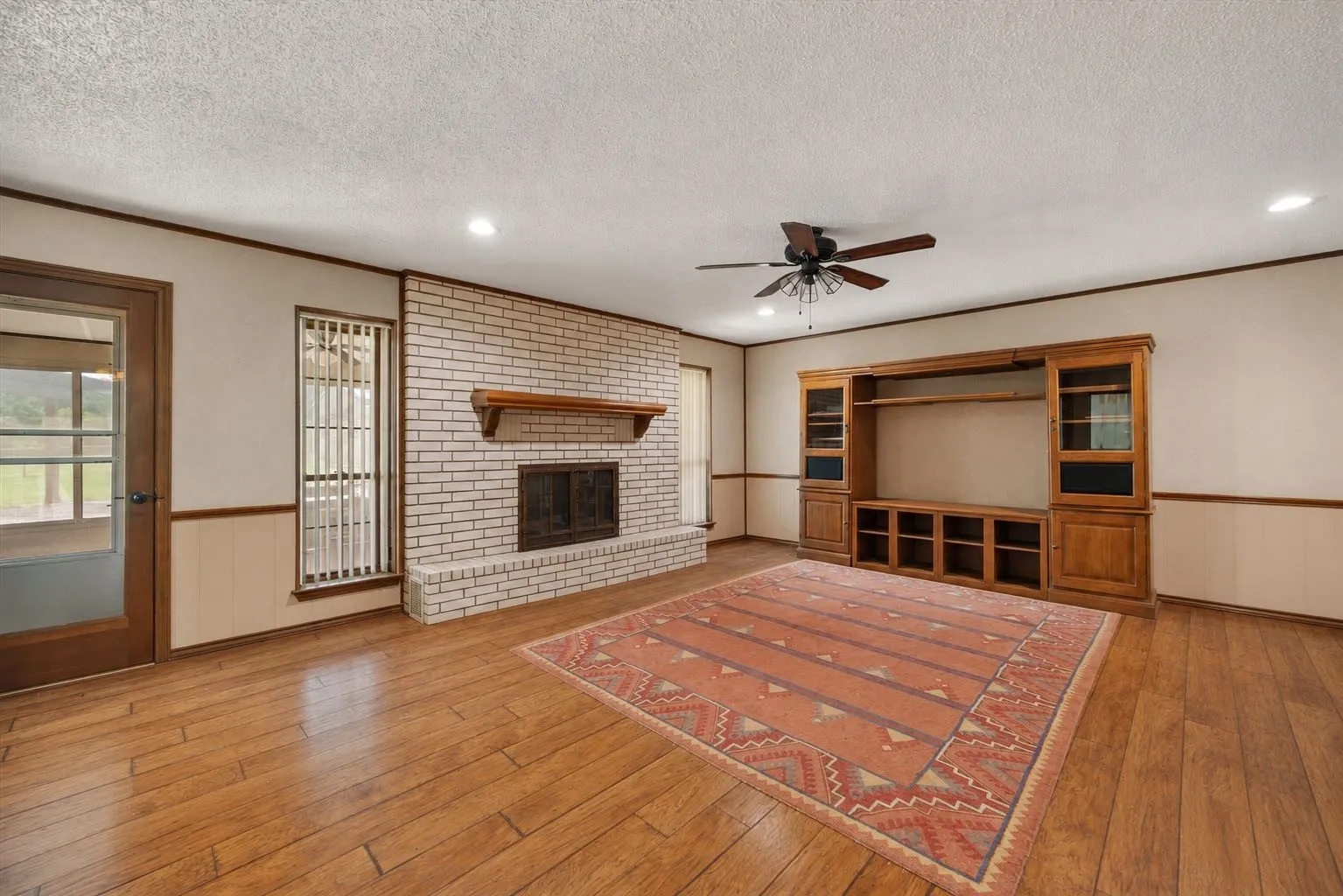 Single Family Residence For Sale in Rockwall County , 441 Briar Glen, Mclendon Chisholm, Texas 75032, 3 Bedroom, 2 Bathroom, 3 Garage spaces, 2,130 Sqft, built in 1976, mls#21318581, Real Estate Agent in Mclendon Chisholm, Homes For Sale in Rockwall county, Homes For Sale in Mclendon Chisholm, Realtor in Mclendon Chisholm Texas, Real Estate Brokerage Independent Realty Texas, Luminita Cordes Realtor