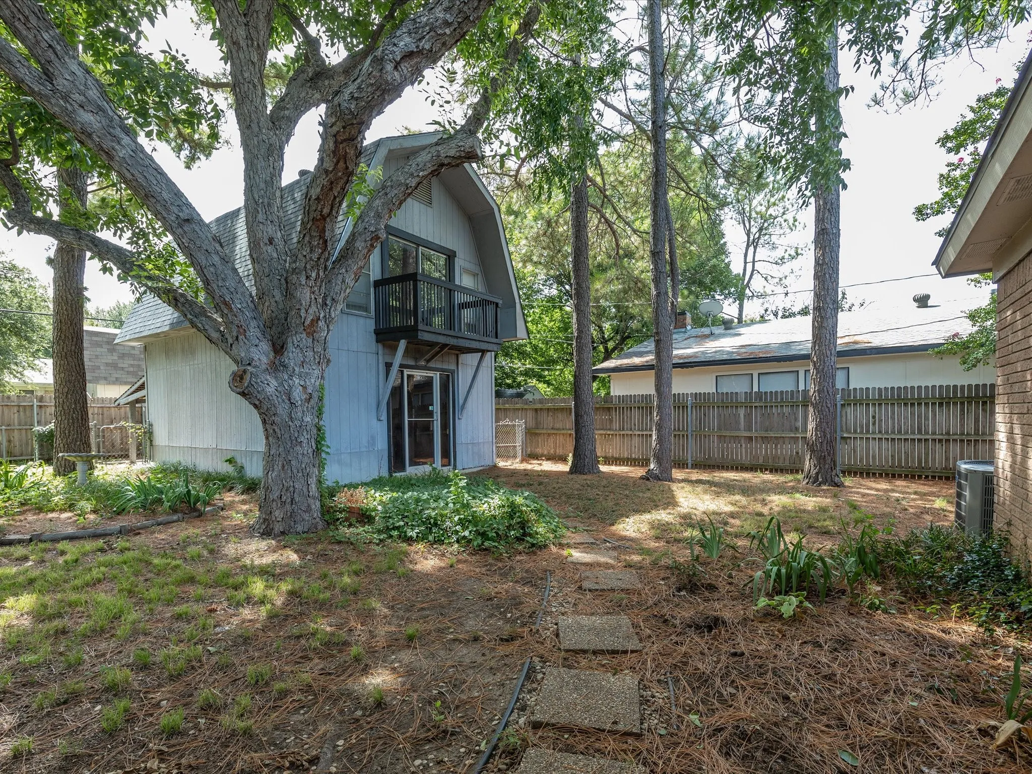 Single Family Residence For Sale in Tarrant County , 828 Billie Ruth Lane, Hurst, Texas 76053, 4 Bedroom, 2 Bathroom, Garage spaces, 1,529 Sqft, built in 1958, mls#21336674, Real Estate Agent in Hurst, Homes For Sale in Tarrant county, Homes For Sale in Hurst, Realtor in Hurst Texas, Real Estate Brokerage Independent Realty Texas, Luminita Cordes Realtor