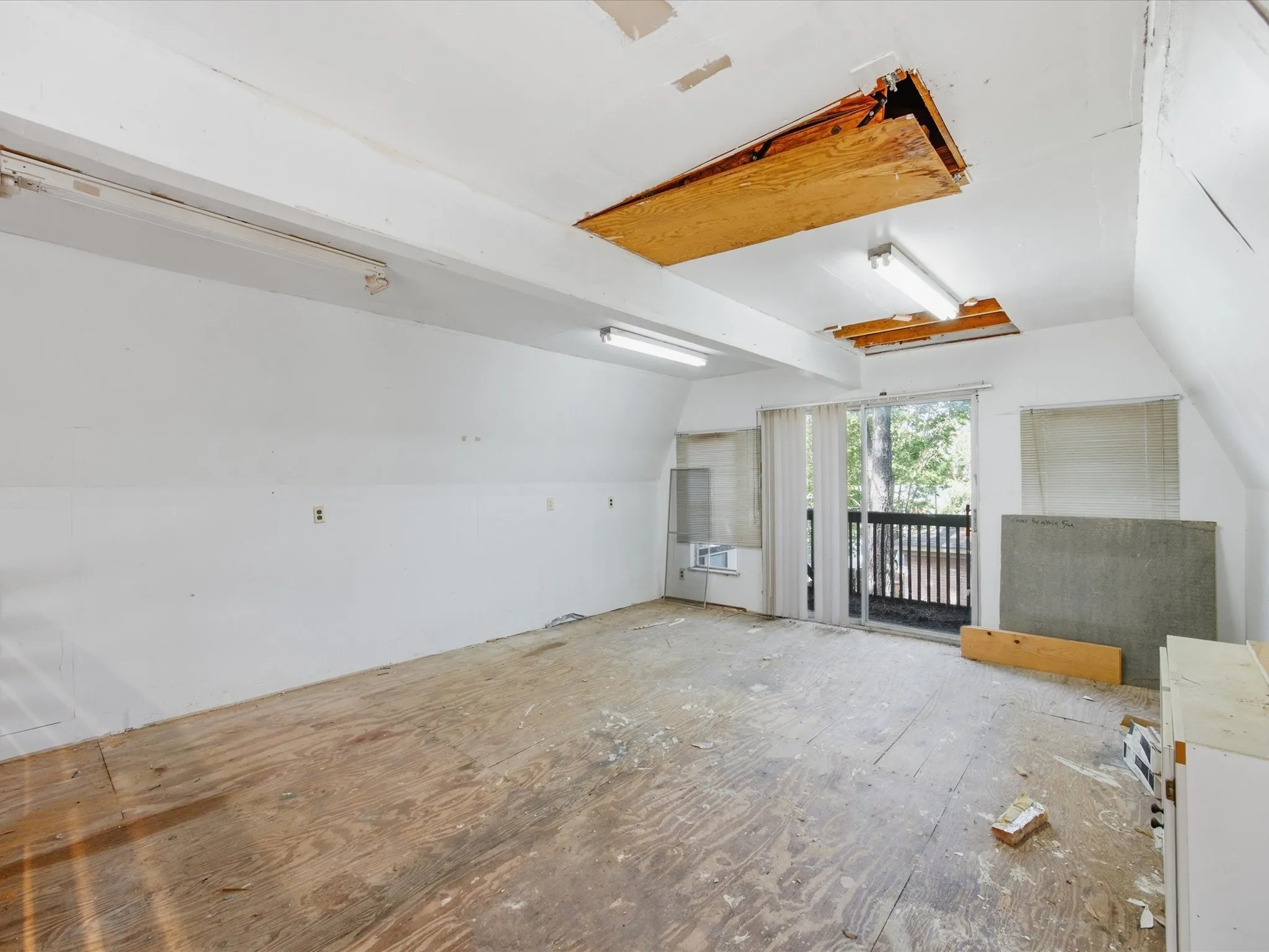 Single Family Residence For Sale in Tarrant County , 828 Billie Ruth Lane, Hurst, Texas 76053, 4 Bedroom, 2 Bathroom, Garage spaces, 1,529 Sqft, built in 1958, mls#21336674, Real Estate Agent in Hurst, Homes For Sale in Tarrant county, Homes For Sale in Hurst, Realtor in Hurst Texas, Real Estate Brokerage Independent Realty Texas, Luminita Cordes Realtor