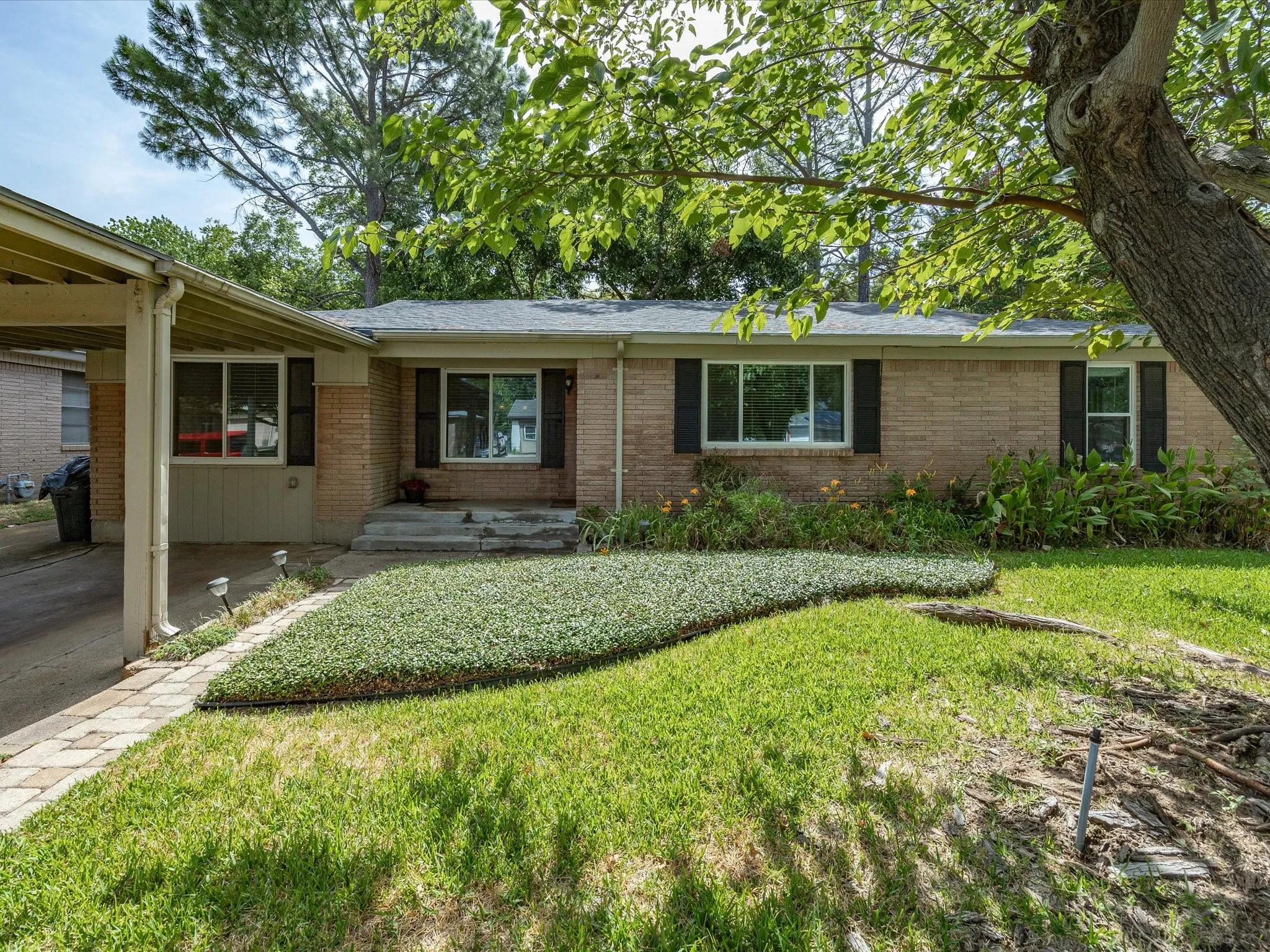 Single Family Residence For Sale in Tarrant County , 828 Billie Ruth Lane, Hurst, Texas 76053, 4 Bedroom, 2 Bathroom, Garage spaces, 1,529 Sqft, built in 1958, mls#21336674, Real Estate Agent in Hurst, Homes For Sale in Tarrant county, Homes For Sale in Hurst, Realtor in Hurst Texas, Real Estate Brokerage Independent Realty Texas, Luminita Cordes Realtor