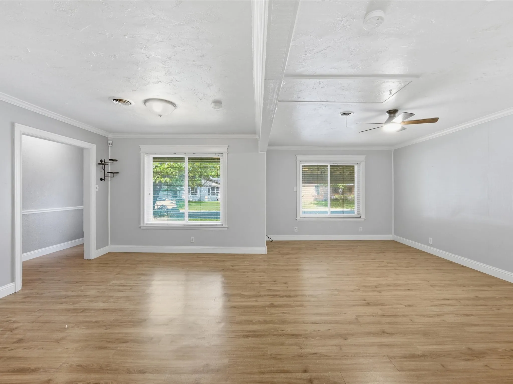 Single Family Residence For Sale in Tarrant County , 828 Billie Ruth Lane, Hurst, Texas 76053, 4 Bedroom, 2 Bathroom, Garage spaces, 1,529 Sqft, built in 1958, mls#21336674, Real Estate Agent in Hurst, Homes For Sale in Tarrant county, Homes For Sale in Hurst, Realtor in Hurst Texas, Real Estate Brokerage Independent Realty Texas, Luminita Cordes Realtor