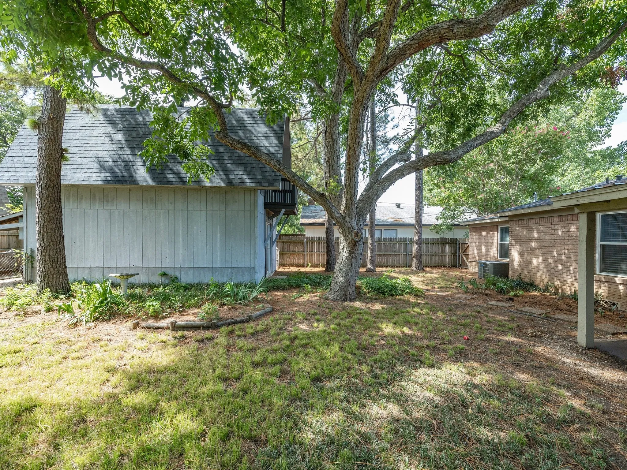 Single Family Residence For Sale in Tarrant County , 828 Billie Ruth Lane, Hurst, Texas 76053, 4 Bedroom, 2 Bathroom, Garage spaces, 1,529 Sqft, built in 1958, mls#21336674, Real Estate Agent in Hurst, Homes For Sale in Tarrant county, Homes For Sale in Hurst, Realtor in Hurst Texas, Real Estate Brokerage Independent Realty Texas, Luminita Cordes Realtor