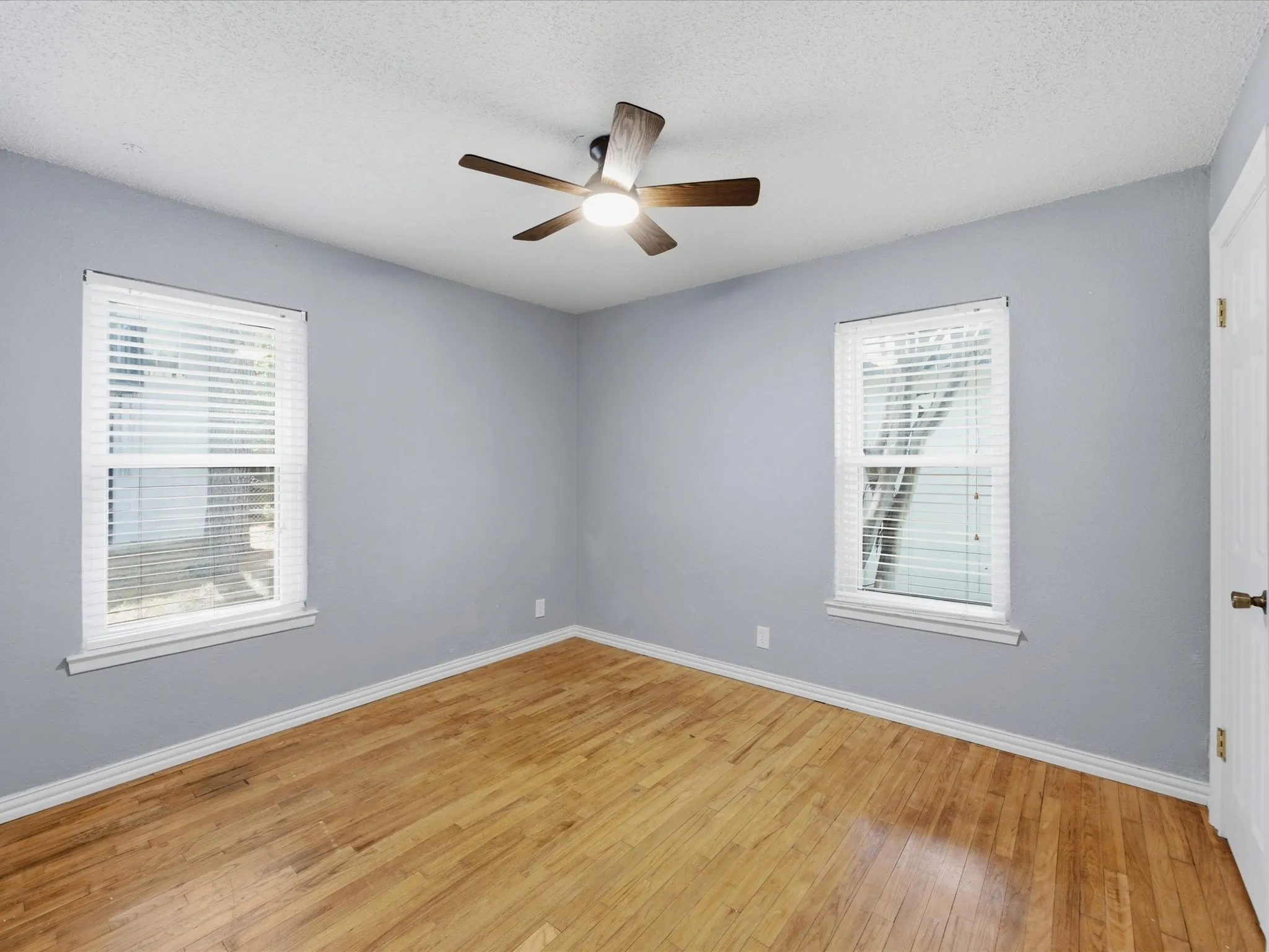 Single Family Residence For Sale in Tarrant County , 828 Billie Ruth Lane, Hurst, Texas 76053, 4 Bedroom, 2 Bathroom, Garage spaces, 1,529 Sqft, built in 1958, mls#21336674, Real Estate Agent in Hurst, Homes For Sale in Tarrant county, Homes For Sale in Hurst, Realtor in Hurst Texas, Real Estate Brokerage Independent Realty Texas, Luminita Cordes Realtor