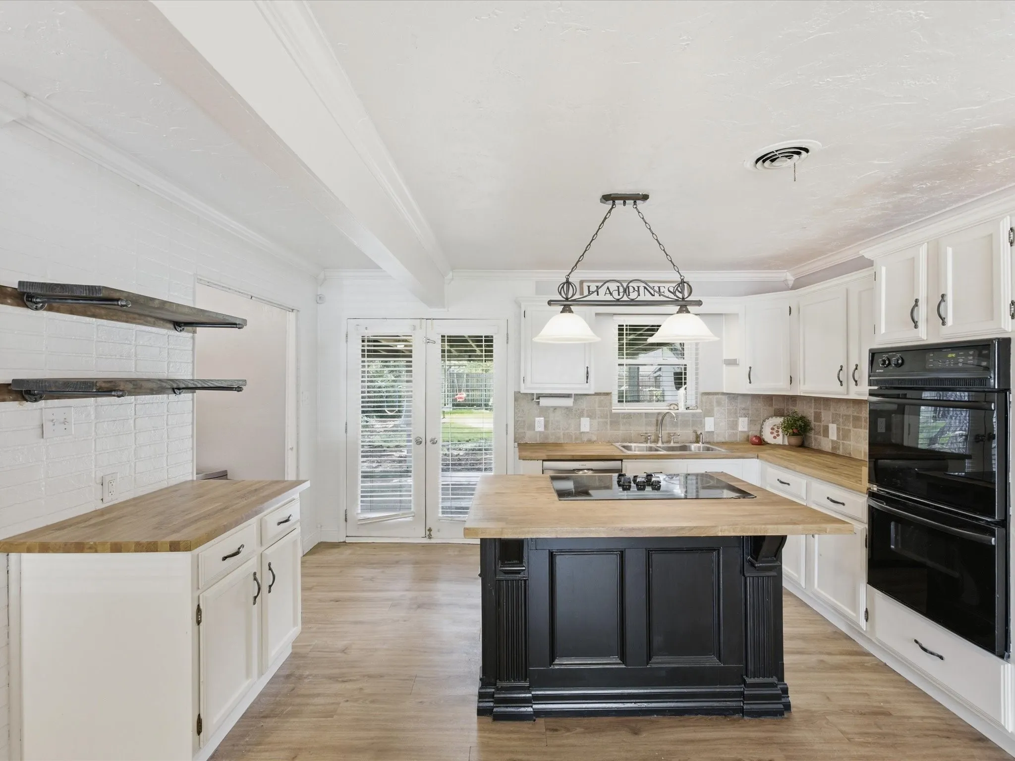 Single Family Residence For Sale in Tarrant County , 828 Billie Ruth Lane, Hurst, Texas 76053, 4 Bedroom, 2 Bathroom, Garage spaces, 1,529 Sqft, built in 1958, mls#21336674, Real Estate Agent in Hurst, Homes For Sale in Tarrant county, Homes For Sale in Hurst, Realtor in Hurst Texas, Real Estate Brokerage Independent Realty Texas, Luminita Cordes Realtor