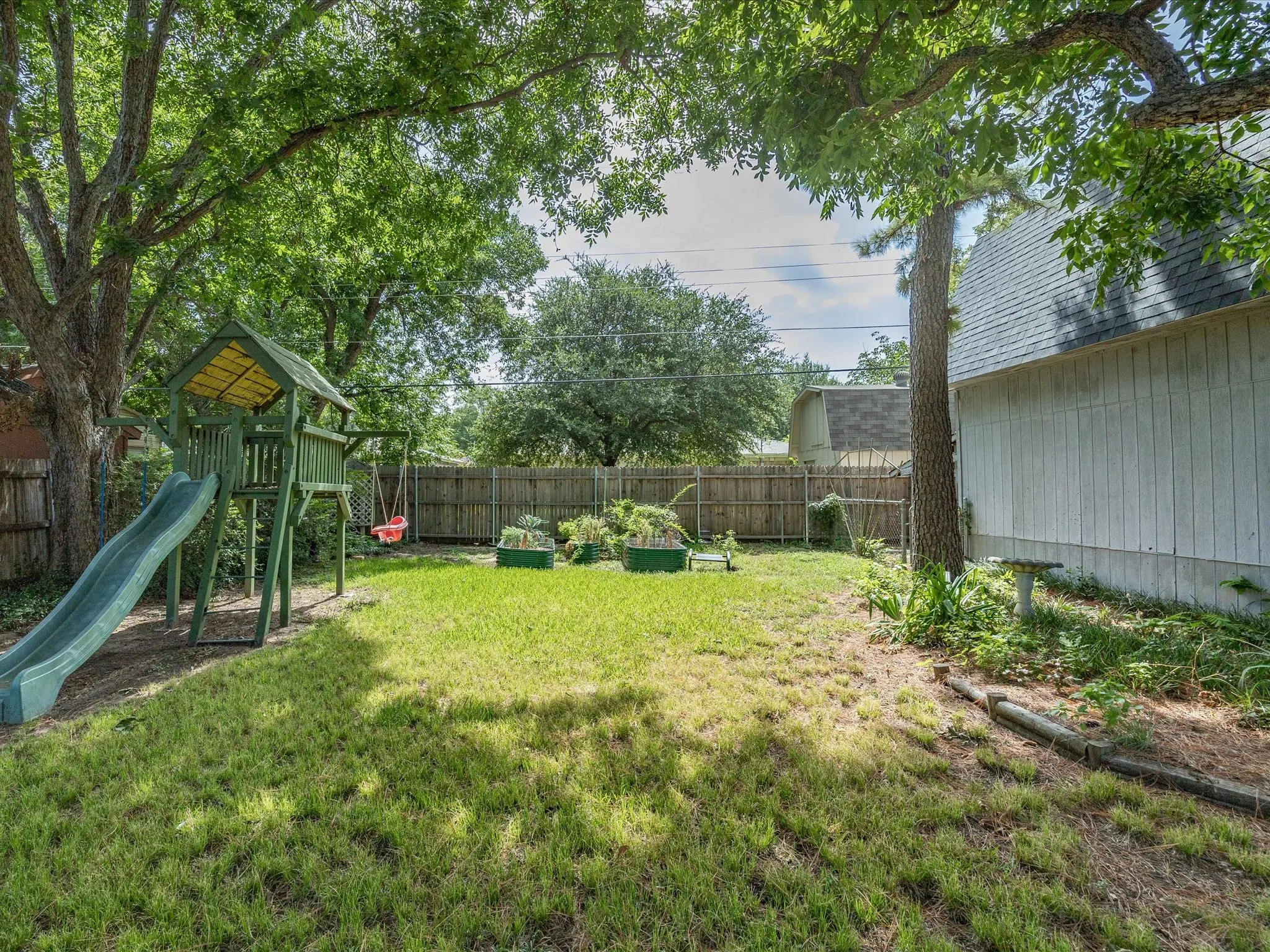Single Family Residence For Sale in Tarrant County , 828 Billie Ruth Lane, Hurst, Texas 76053, 4 Bedroom, 2 Bathroom, Garage spaces, 1,529 Sqft, built in 1958, mls#21336674, Real Estate Agent in Hurst, Homes For Sale in Tarrant county, Homes For Sale in Hurst, Realtor in Hurst Texas, Real Estate Brokerage Independent Realty Texas, Luminita Cordes Realtor