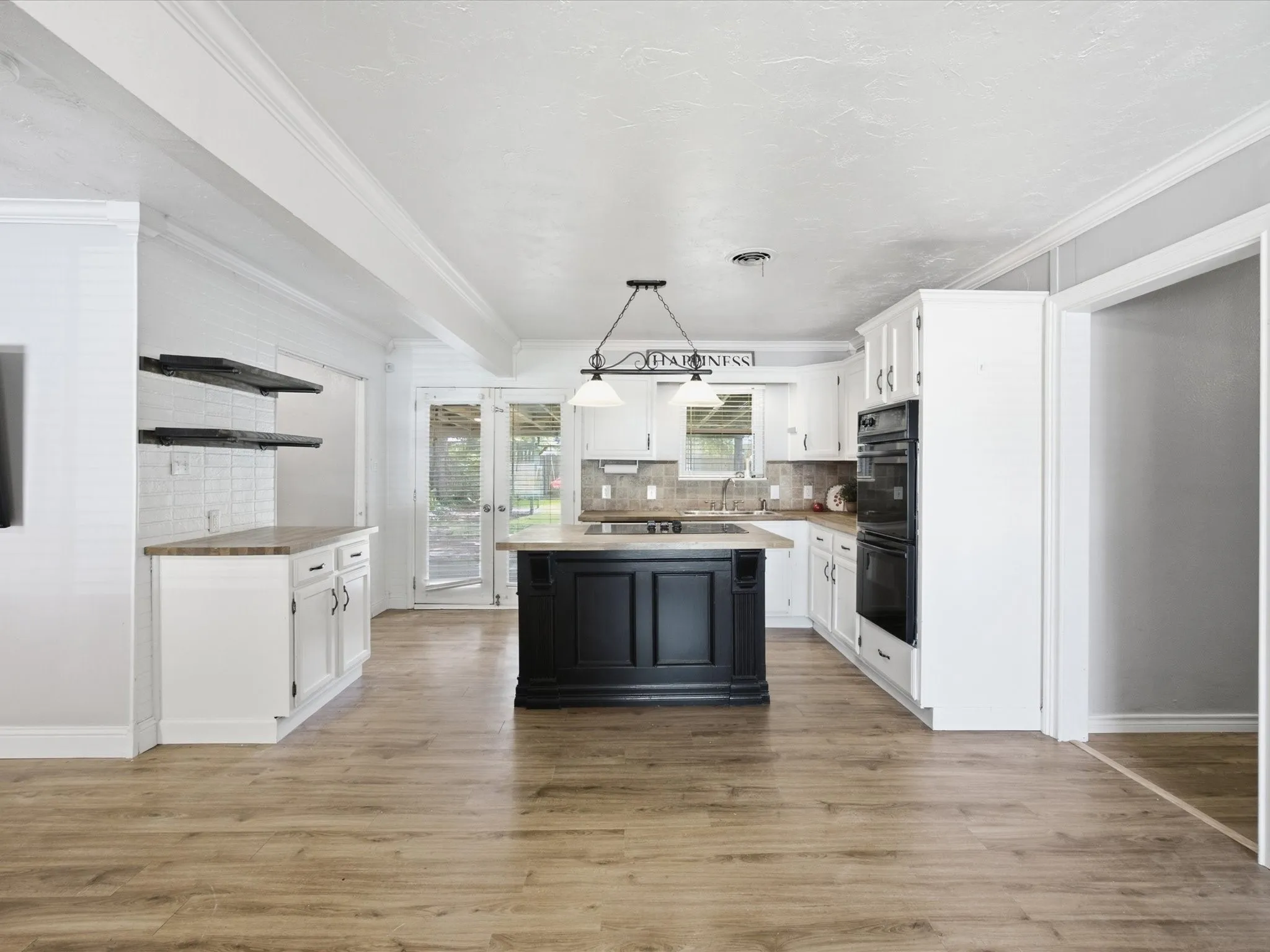 Single Family Residence For Sale in Tarrant County , 828 Billie Ruth Lane, Hurst, Texas 76053, 4 Bedroom, 2 Bathroom, Garage spaces, 1,529 Sqft, built in 1958, mls#21336674, Real Estate Agent in Hurst, Homes For Sale in Tarrant county, Homes For Sale in Hurst, Realtor in Hurst Texas, Real Estate Brokerage Independent Realty Texas, Luminita Cordes Realtor