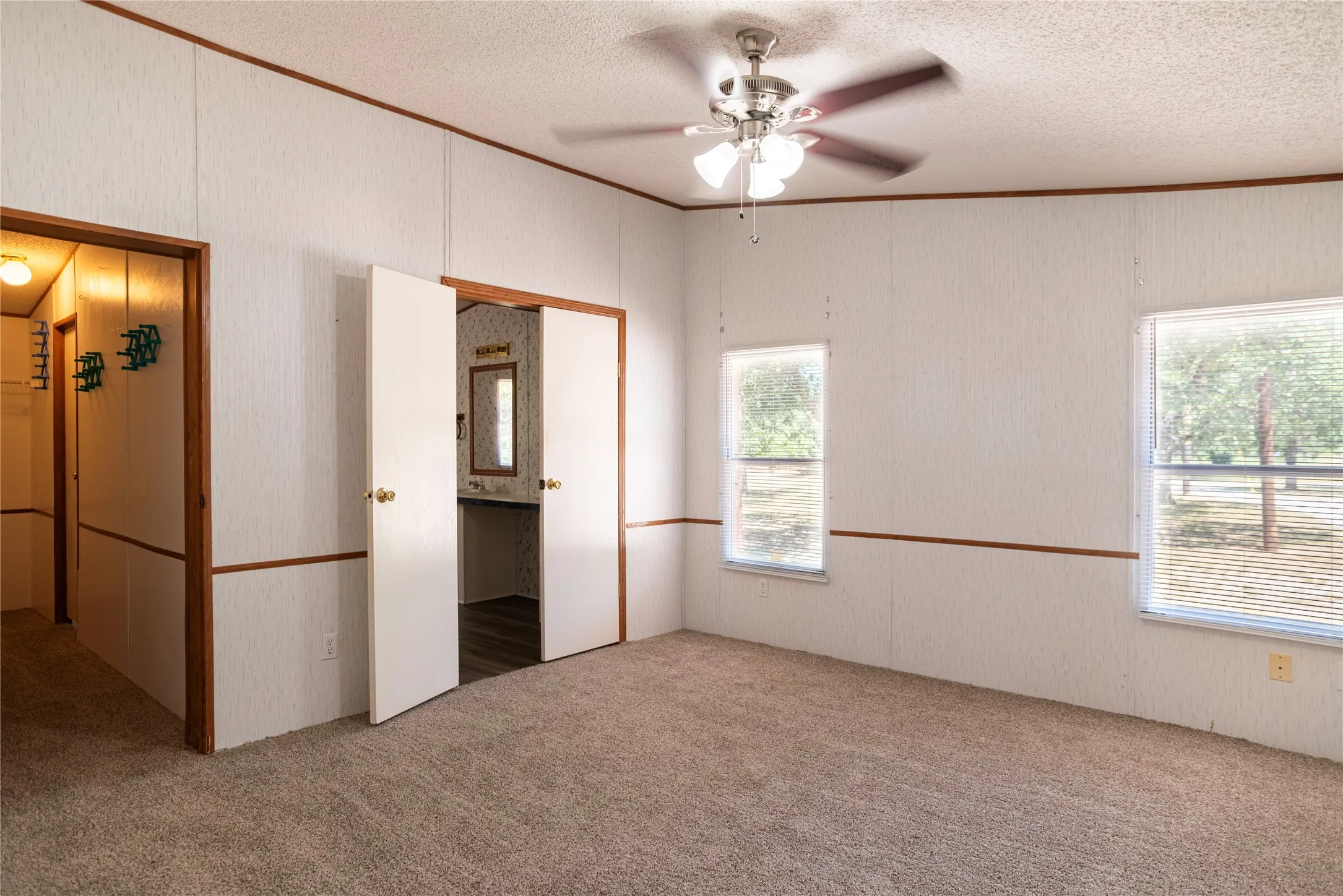Mobile Home For Sale in Wise County , 406 Private Road 3706, Bridgeport, Texas 76426, 4 Bedrooms, 3 Bathrooms, Garage spaces, 2,128 Sqft, built in 1995, Price $785,000, mls#21336614, Real Estate Agent in Bridgeport, Homes For Sale in Wise county, Homes For Sale in Bridgeport, Realtor in Bridgeport Texas, Real Estate Brokerage Independent Realty Texas, Luminita Cordes Realtor