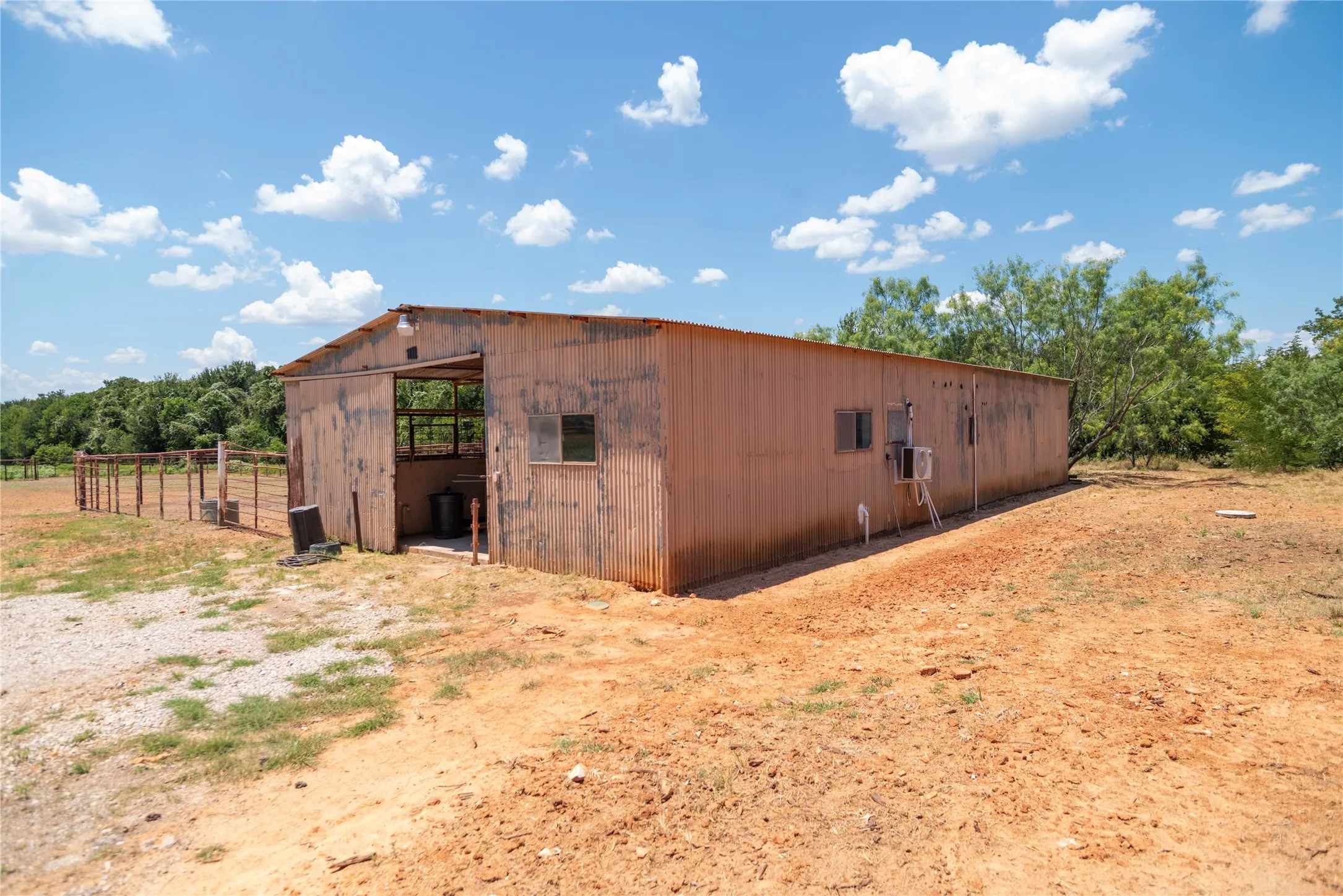 Mobile Home For Sale in Wise County , 406 Private Road 3706, Bridgeport, Texas 76426, 4 Bedrooms, 3 Bathrooms, Garage spaces, 2,128 Sqft, built in 1995, Price $785,000, mls#21336614, Real Estate Agent in Bridgeport, Homes For Sale in Wise county, Homes For Sale in Bridgeport, Realtor in Bridgeport Texas, Real Estate Brokerage Independent Realty Texas, Luminita Cordes Realtor