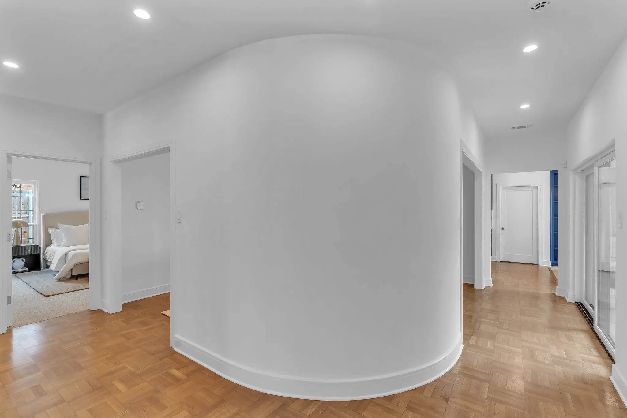 Curved wall