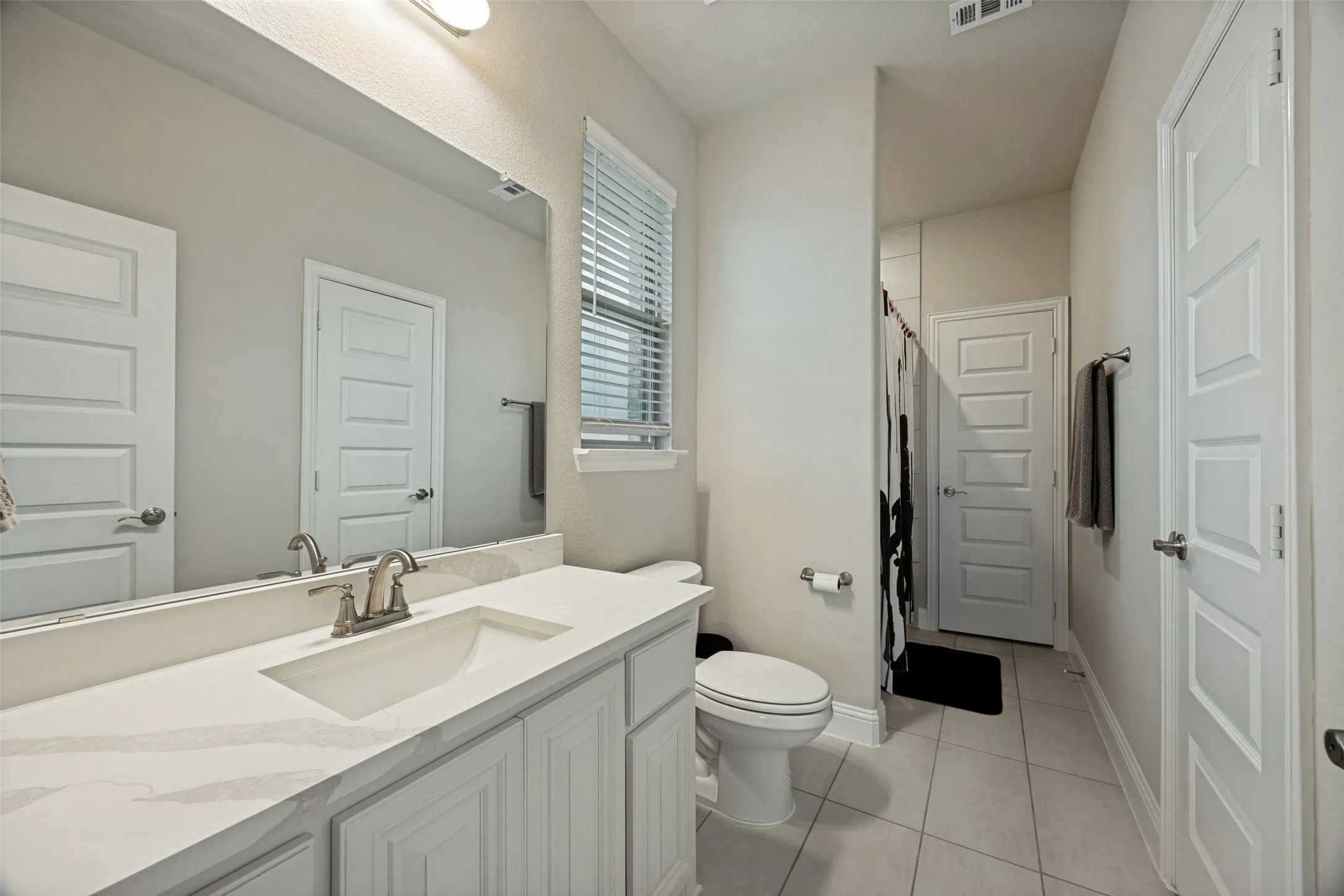 2nd level ensuite bath
