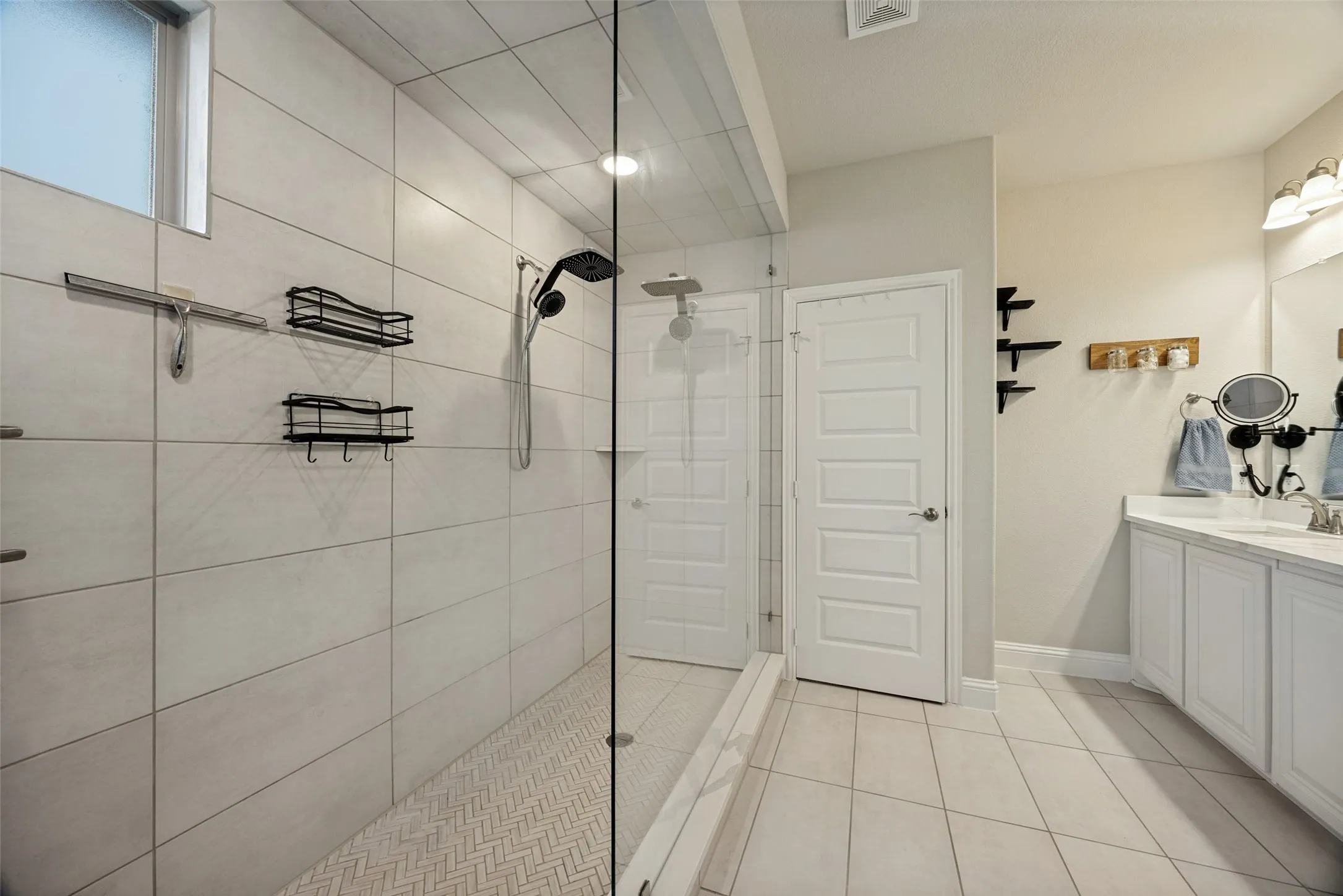 2nd level primary bath with super shower