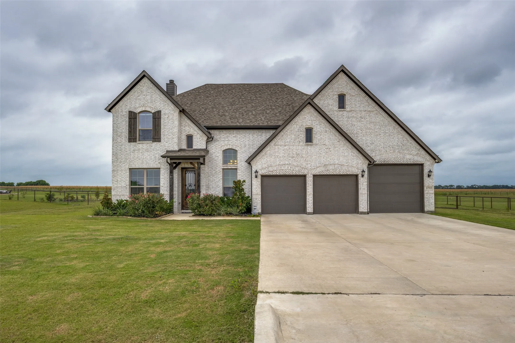 Single Family Residence For Sale in Collin County , 8795 County Road 502, Blue Ridge, Texas 75424, 5 Bedroom, 6 Bathroom, 3 Garage spaces, 4,223 Sqft, built in 2024, mls#21336572, Real Estate Agent in Blue Ridge, Homes For Sale in Collin county, Homes For Sale in Blue Ridge, Realtor in Blue Ridge Texas, Real Estate Brokerage Independent Realty Texas, Luminita Cordes Realtor