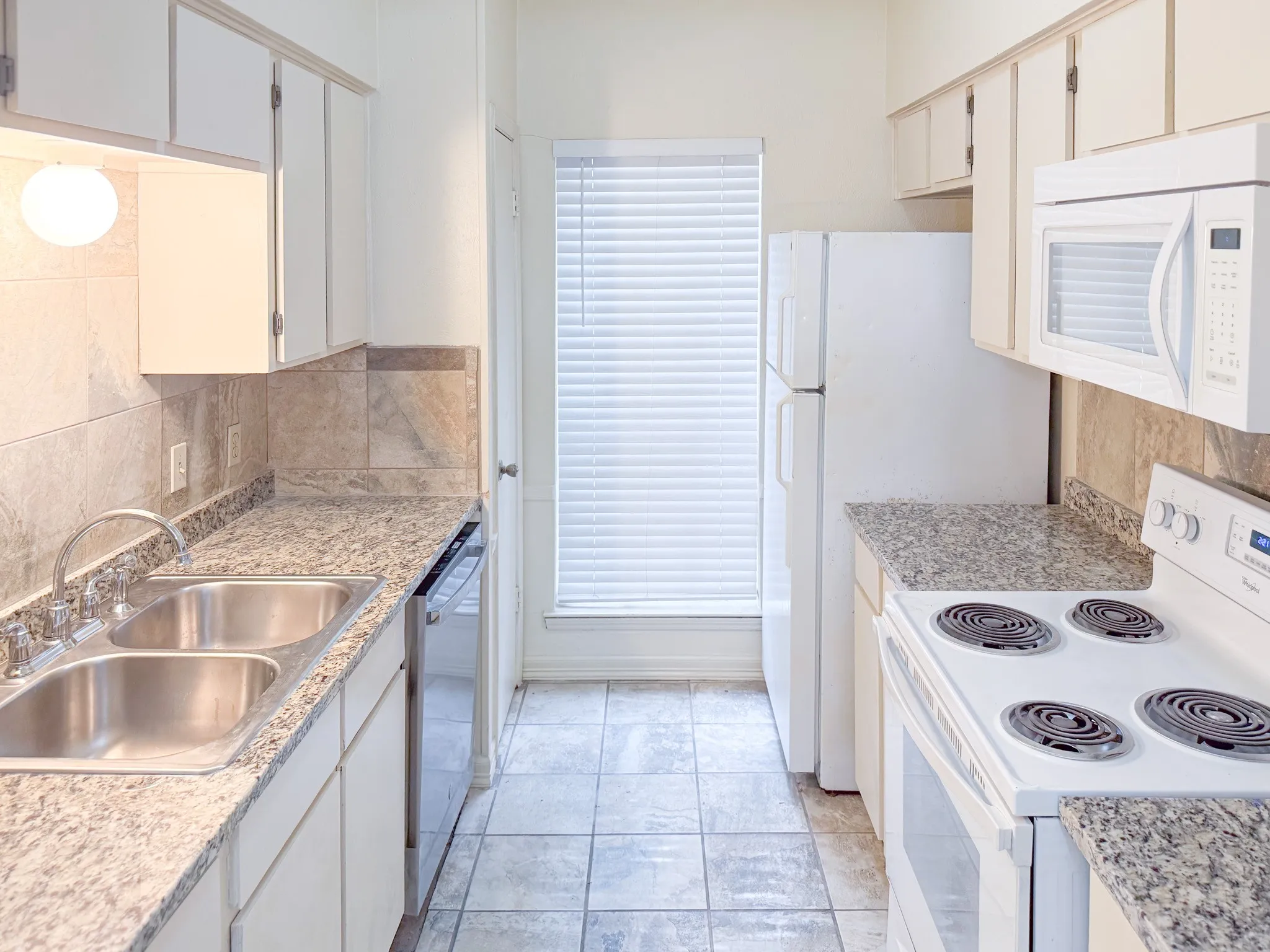 Condominium For Sale in Dallas County , 10440 High Hollows Drive 146, Dallas, Texas 75230, 1 Bedroom, 1 Bathroom, Garage spaces, 824 Sqft, built in 1969, Price $112,000, mls#21331494, Real Estate Agent in Dallas, Homes For Sale in Dallas county, Homes For Sale in Dallas, Realtor in Dallas Texas, Real Estate Brokerage Independent Realty Texas, Luminita Cordes Realtor