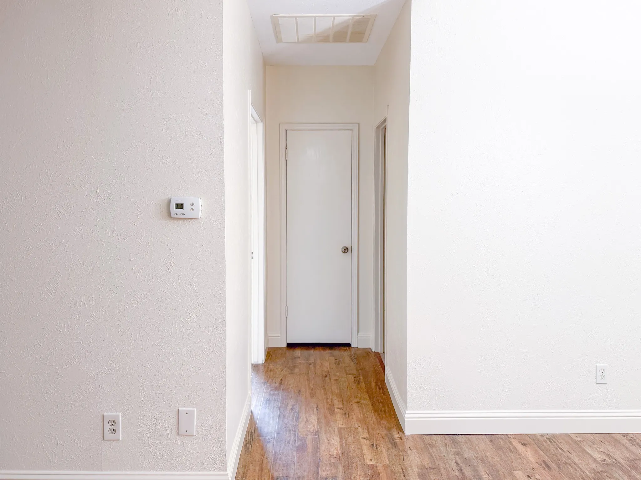 Condominium For Sale in Dallas County , 10440 High Hollows Drive 146, Dallas, Texas 75230, 1 Bedroom, 1 Bathroom, Garage spaces, 824 Sqft, built in 1969, Price $112,000, mls#21331494, Real Estate Agent in Dallas, Homes For Sale in Dallas county, Homes For Sale in Dallas, Realtor in Dallas Texas, Real Estate Brokerage Independent Realty Texas, Luminita Cordes Realtor