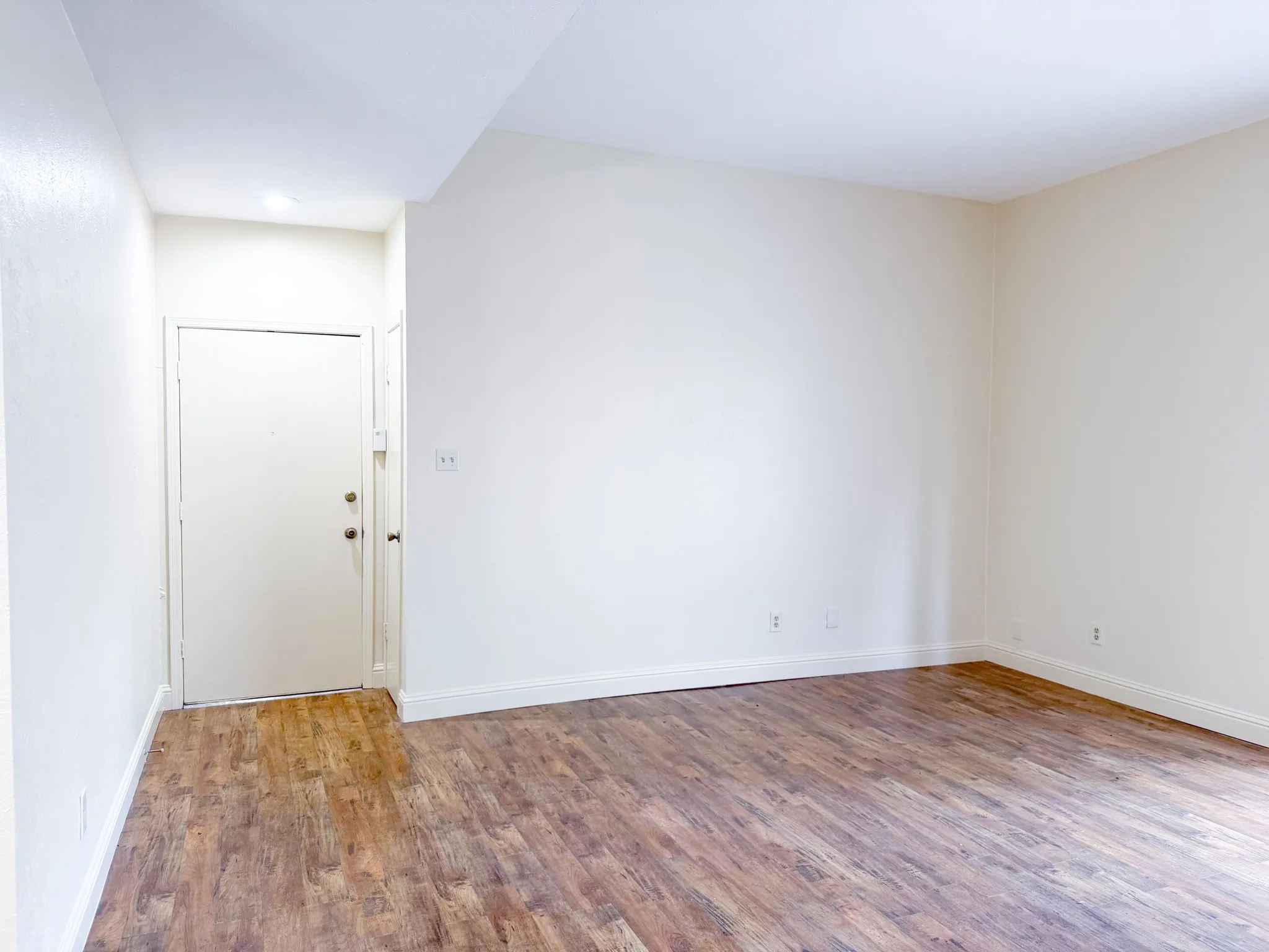 Condominium For Sale in Dallas County , 10440 High Hollows Drive 146, Dallas, Texas 75230, 1 Bedroom, 1 Bathroom, Garage spaces, 824 Sqft, built in 1969, Price $112,000, mls#21331494, Real Estate Agent in Dallas, Homes For Sale in Dallas county, Homes For Sale in Dallas, Realtor in Dallas Texas, Real Estate Brokerage Independent Realty Texas, Luminita Cordes Realtor