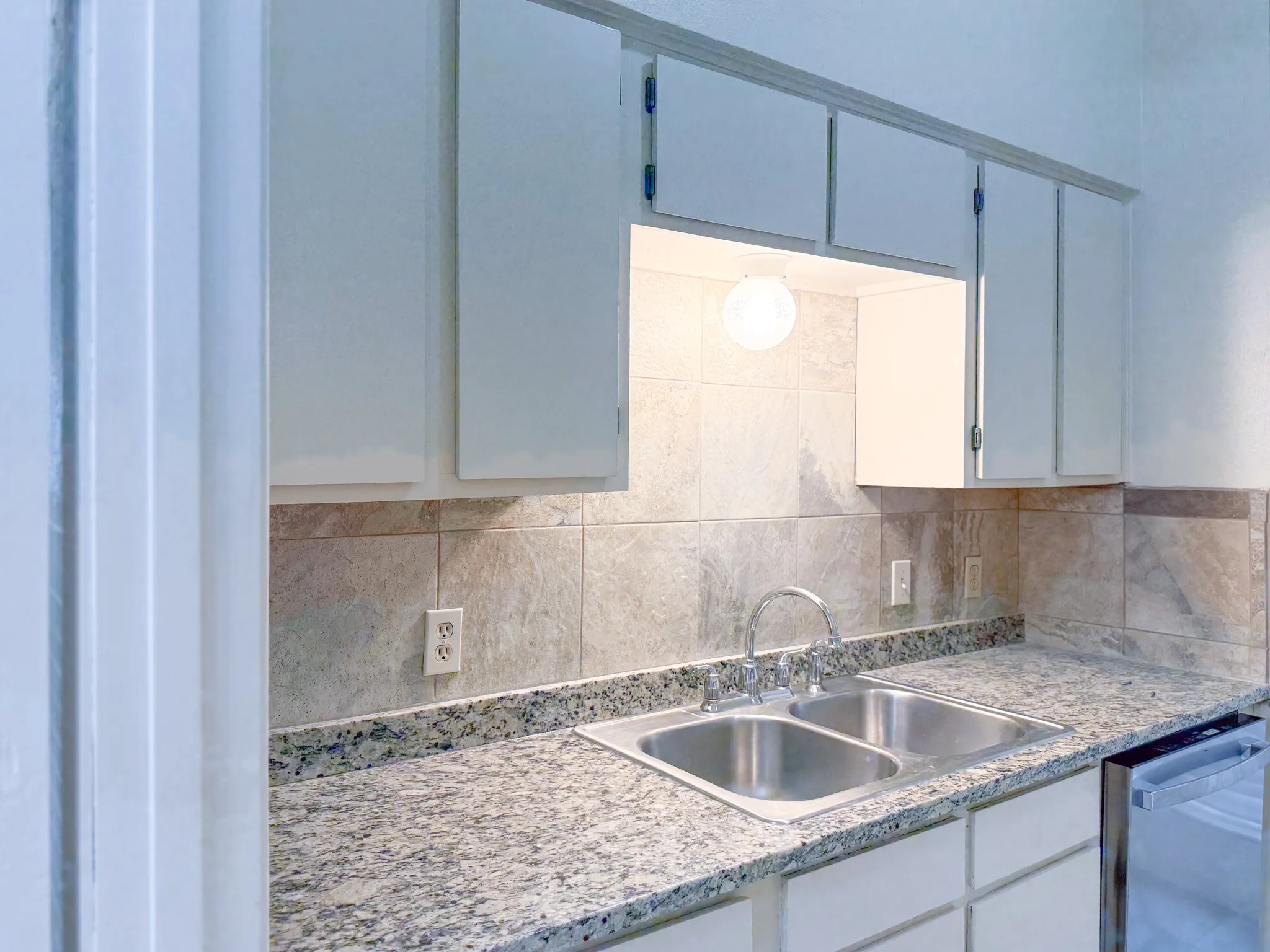 Condominium For Sale in Dallas County , 10440 High Hollows Drive 146, Dallas, Texas 75230, 1 Bedroom, 1 Bathroom, Garage spaces, 824 Sqft, built in 1969, Price $112,000, mls#21331494, Real Estate Agent in Dallas, Homes For Sale in Dallas county, Homes For Sale in Dallas, Realtor in Dallas Texas, Real Estate Brokerage Independent Realty Texas, Luminita Cordes Realtor