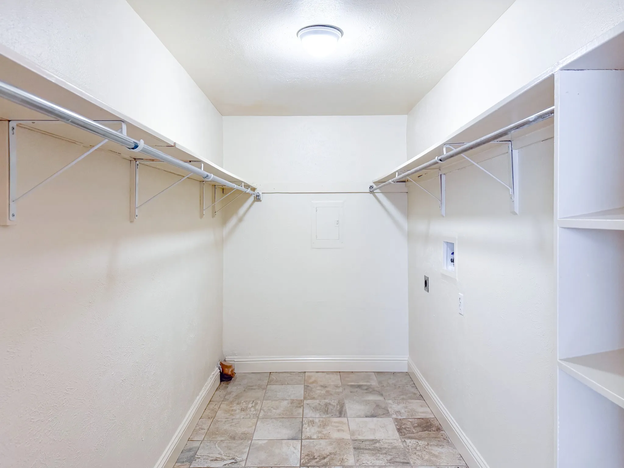 Condominium For Sale in Dallas County , 10440 High Hollows Drive 146, Dallas, Texas 75230, 1 Bedroom, 1 Bathroom, Garage spaces, 824 Sqft, built in 1969, Price $112,000, mls#21331494, Real Estate Agent in Dallas, Homes For Sale in Dallas county, Homes For Sale in Dallas, Realtor in Dallas Texas, Real Estate Brokerage Independent Realty Texas, Luminita Cordes Realtor
