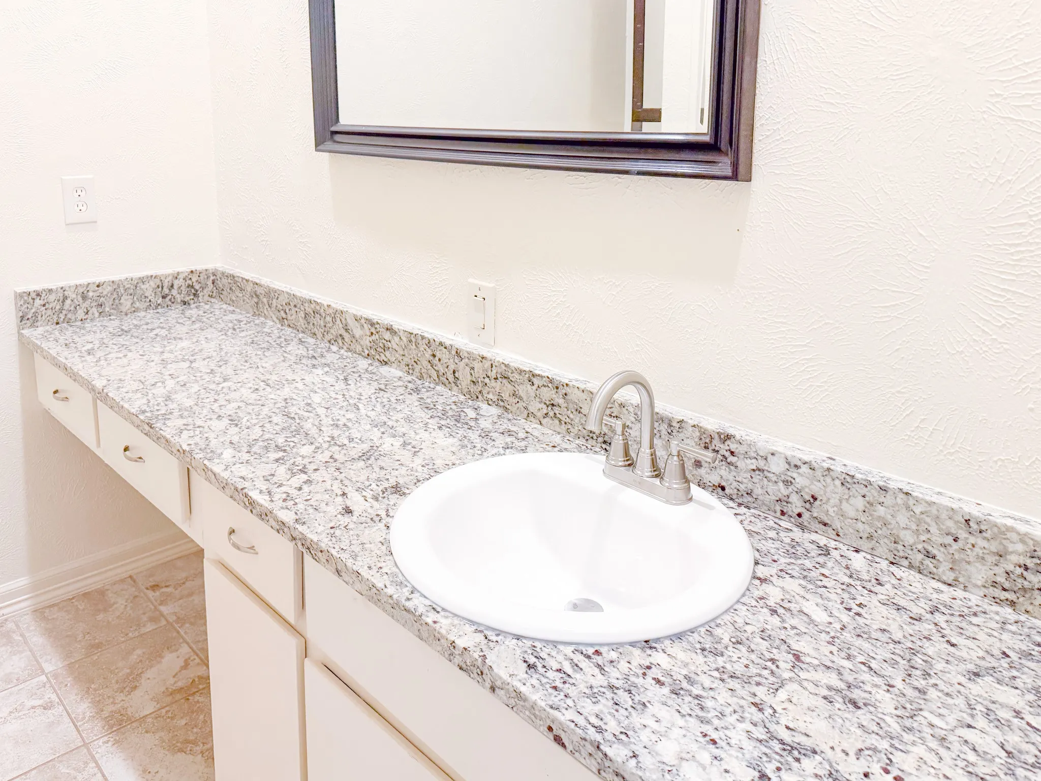 Condominium For Sale in Dallas County , 10440 High Hollows Drive 146, Dallas, Texas 75230, 1 Bedroom, 1 Bathroom, Garage spaces, 824 Sqft, built in 1969, Price $112,000, mls#21331494, Real Estate Agent in Dallas, Homes For Sale in Dallas county, Homes For Sale in Dallas, Realtor in Dallas Texas, Real Estate Brokerage Independent Realty Texas, Luminita Cordes Realtor