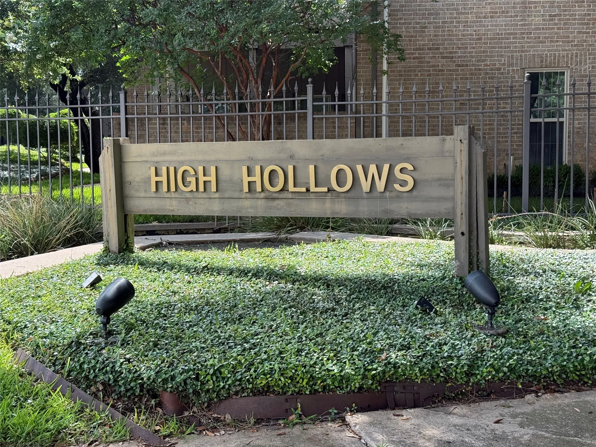 Condominium For Sale in Dallas County , 10440 High Hollows Drive 146, Dallas, Texas 75230, 1 Bedroom, 1 Bathroom, Garage spaces, 824 Sqft, built in 1969, Price $112,000, mls#21331494, Real Estate Agent in Dallas, Homes For Sale in Dallas county, Homes For Sale in Dallas, Realtor in Dallas Texas, Real Estate Brokerage Independent Realty Texas, Luminita Cordes Realtor