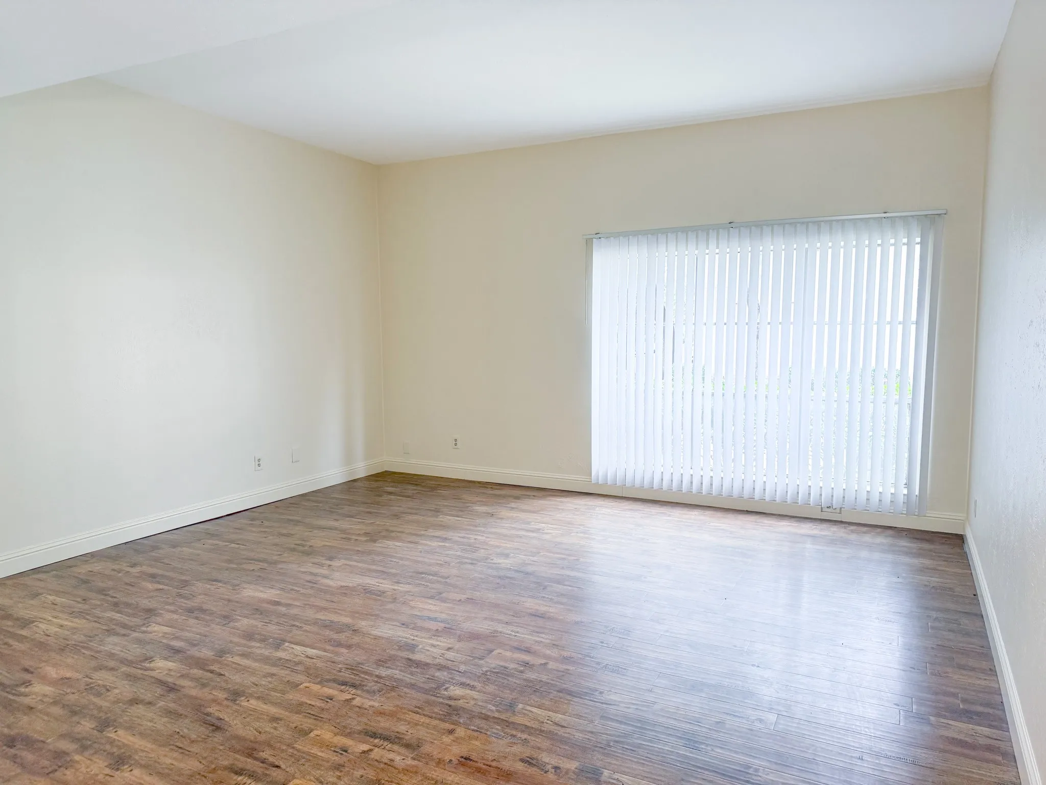 Condominium For Sale in Dallas County , 10440 High Hollows Drive 146, Dallas, Texas 75230, 1 Bedroom, 1 Bathroom, Garage spaces, 824 Sqft, built in 1969, Price $112,000, mls#21331494, Real Estate Agent in Dallas, Homes For Sale in Dallas county, Homes For Sale in Dallas, Realtor in Dallas Texas, Real Estate Brokerage Independent Realty Texas, Luminita Cordes Realtor