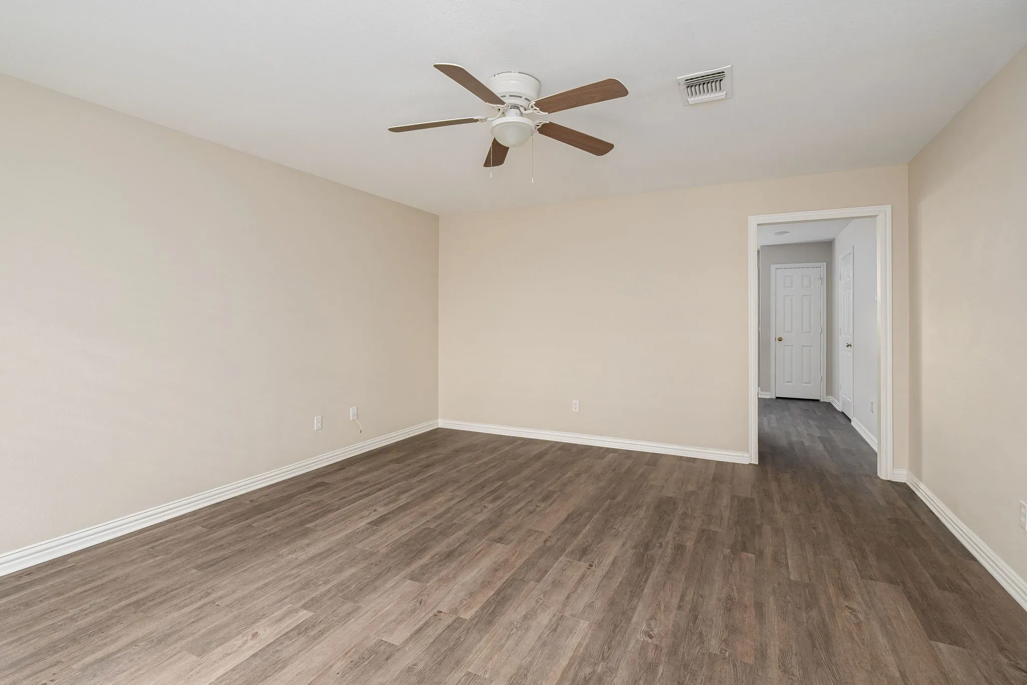 Townhouse For Rent in Grayson County , 640 W Marshall Street, Van Alstyne, Texas 75495, 3 Bedroom, 2 Bathroom, 2 Garage spaces, 1,327 Sqft, built in 2010, mls#21336791, Real Estate Agent in Van Alstyne, Homes For Rent in Grayson county, Homes For Rent in Van Alstyne, Realtor in Van Alstyne Texas, Real Estate Brokerage Independent Realty Texas, Luminita Cordes Realtor