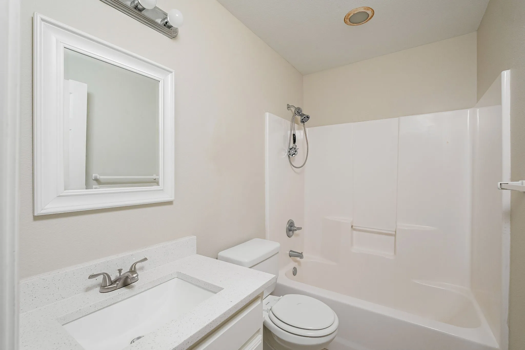 Townhouse For Rent in Grayson County , 640 W Marshall Street, Van Alstyne, Texas 75495, 3 Bedroom, 2 Bathroom, 2 Garage spaces, 1,327 Sqft, built in 2010, mls#21336791, Real Estate Agent in Van Alstyne, Homes For Rent in Grayson county, Homes For Rent in Van Alstyne, Realtor in Van Alstyne Texas, Real Estate Brokerage Independent Realty Texas, Luminita Cordes Realtor
