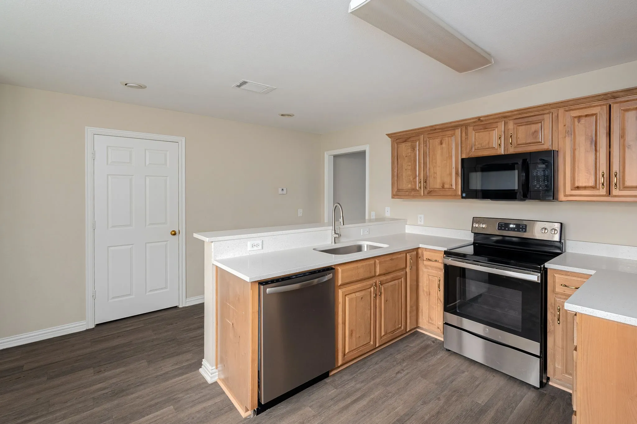 Townhouse For Rent in Grayson County , 640 W Marshall Street, Van Alstyne, Texas 75495, 3 Bedroom, 2 Bathroom, 2 Garage spaces, 1,327 Sqft, built in 2010, mls#21336791, Real Estate Agent in Van Alstyne, Homes For Rent in Grayson county, Homes For Rent in Van Alstyne, Realtor in Van Alstyne Texas, Real Estate Brokerage Independent Realty Texas, Luminita Cordes Realtor