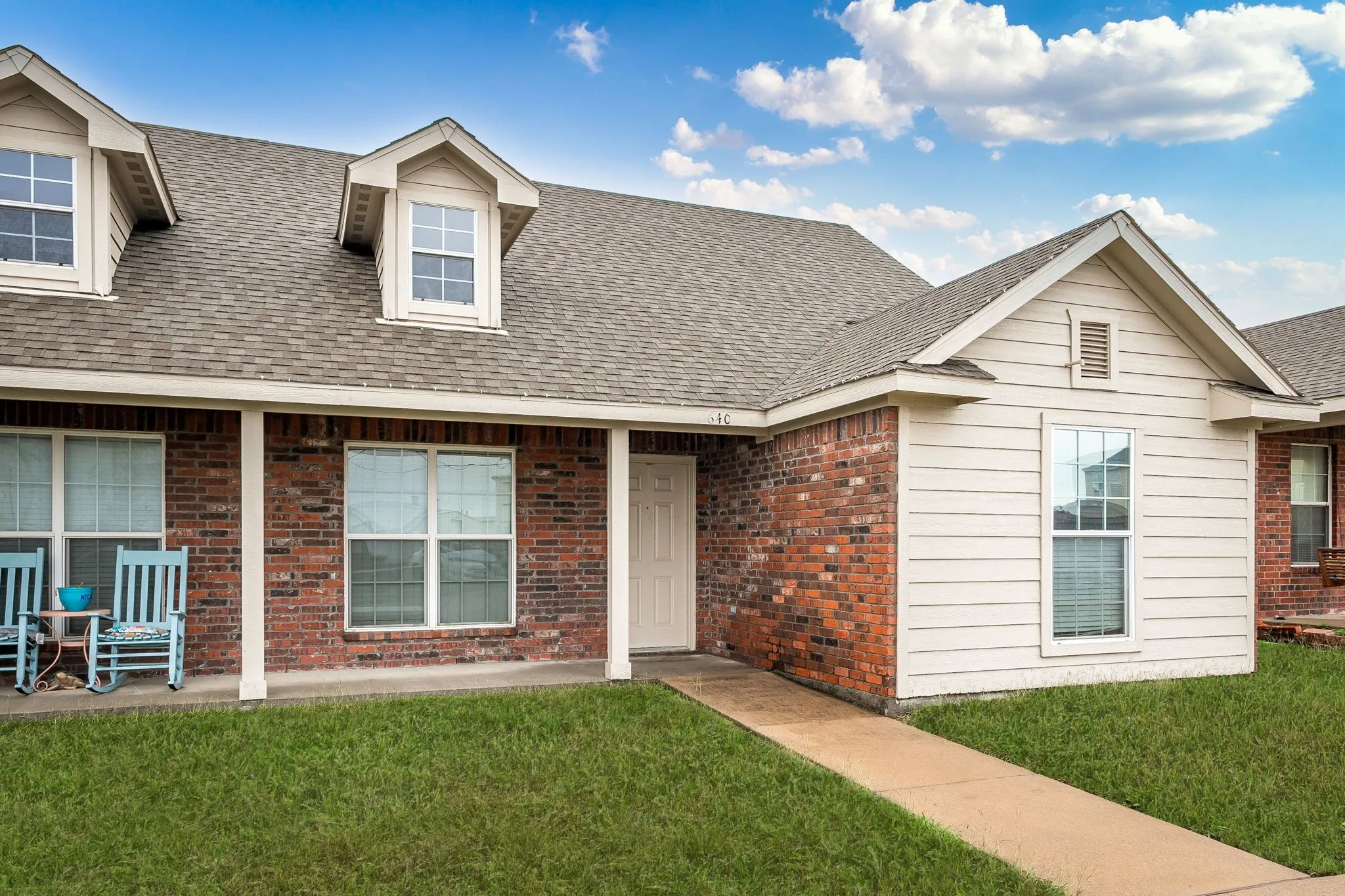 Townhouse For Rent in Grayson County , 640 W Marshall Street, Van Alstyne, Texas 75495, 3 Bedroom, 2 Bathroom, 2 Garage spaces, 1,327 Sqft, built in 2010, mls#21336791, Real Estate Agent in Van Alstyne, Homes For Rent in Grayson county, Homes For Rent in Van Alstyne, Realtor in Van Alstyne Texas, Real Estate Brokerage Independent Realty Texas, Luminita Cordes Realtor