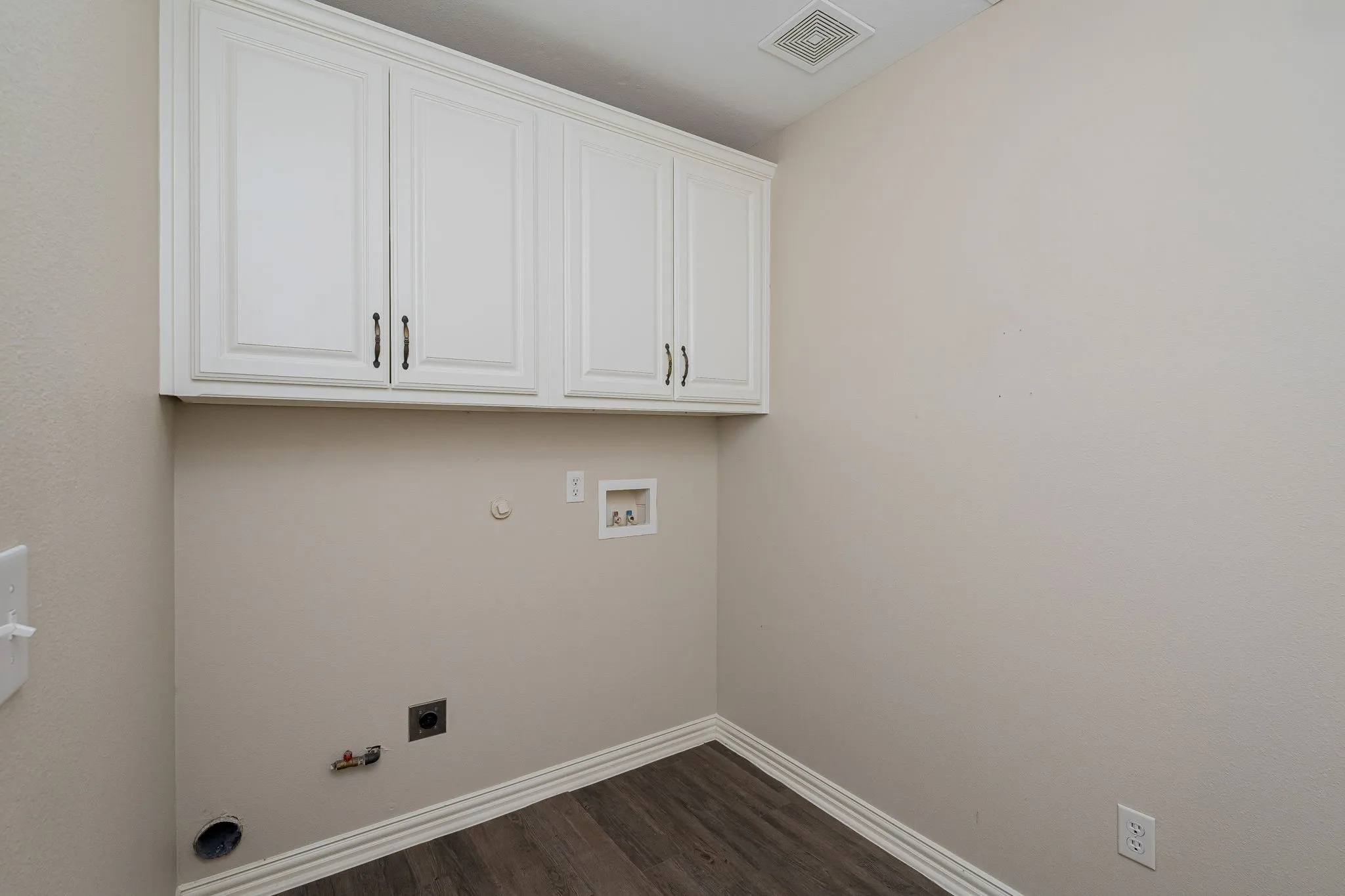 Townhouse For Rent in Grayson County , 640 W Marshall Street, Van Alstyne, Texas 75495, 3 Bedroom, 2 Bathroom, 2 Garage spaces, 1,327 Sqft, built in 2010, mls#21336791, Real Estate Agent in Van Alstyne, Homes For Rent in Grayson county, Homes For Rent in Van Alstyne, Realtor in Van Alstyne Texas, Real Estate Brokerage Independent Realty Texas, Luminita Cordes Realtor