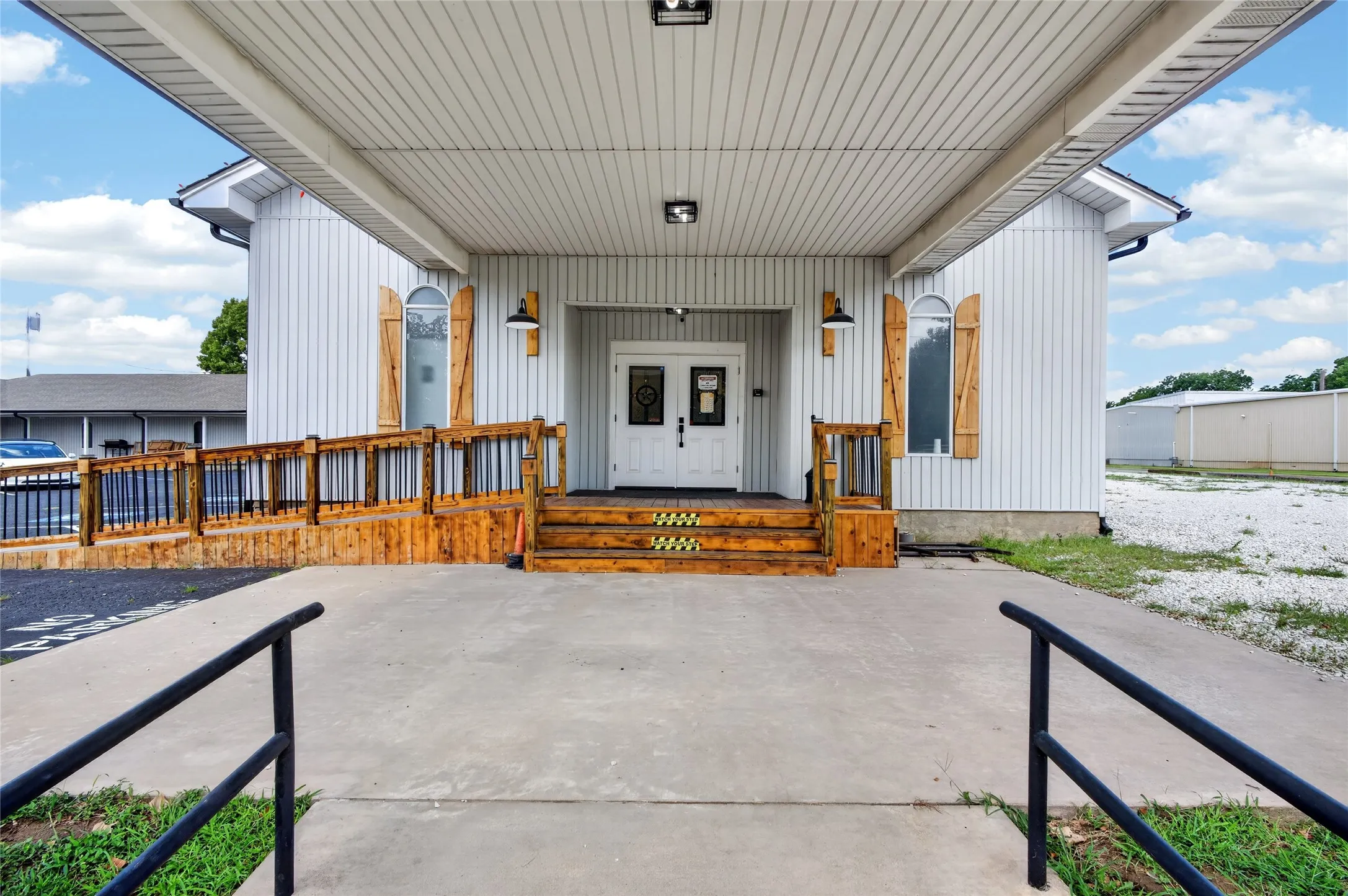 Retail For Sale in Grayson County , 400 N Houston Avenue, Pottsboro, Texas 75076, 0, 0, Garage spaces, 0 Sqft, built in 1990, mls#21329115, Real Estate Agent in Pottsboro, Homes For Sale in Grayson county, Homes For Sale in Pottsboro, Realtor in Pottsboro Texas, Real Estate Brokerage Independent Realty Texas, Luminita Cordes Realtor