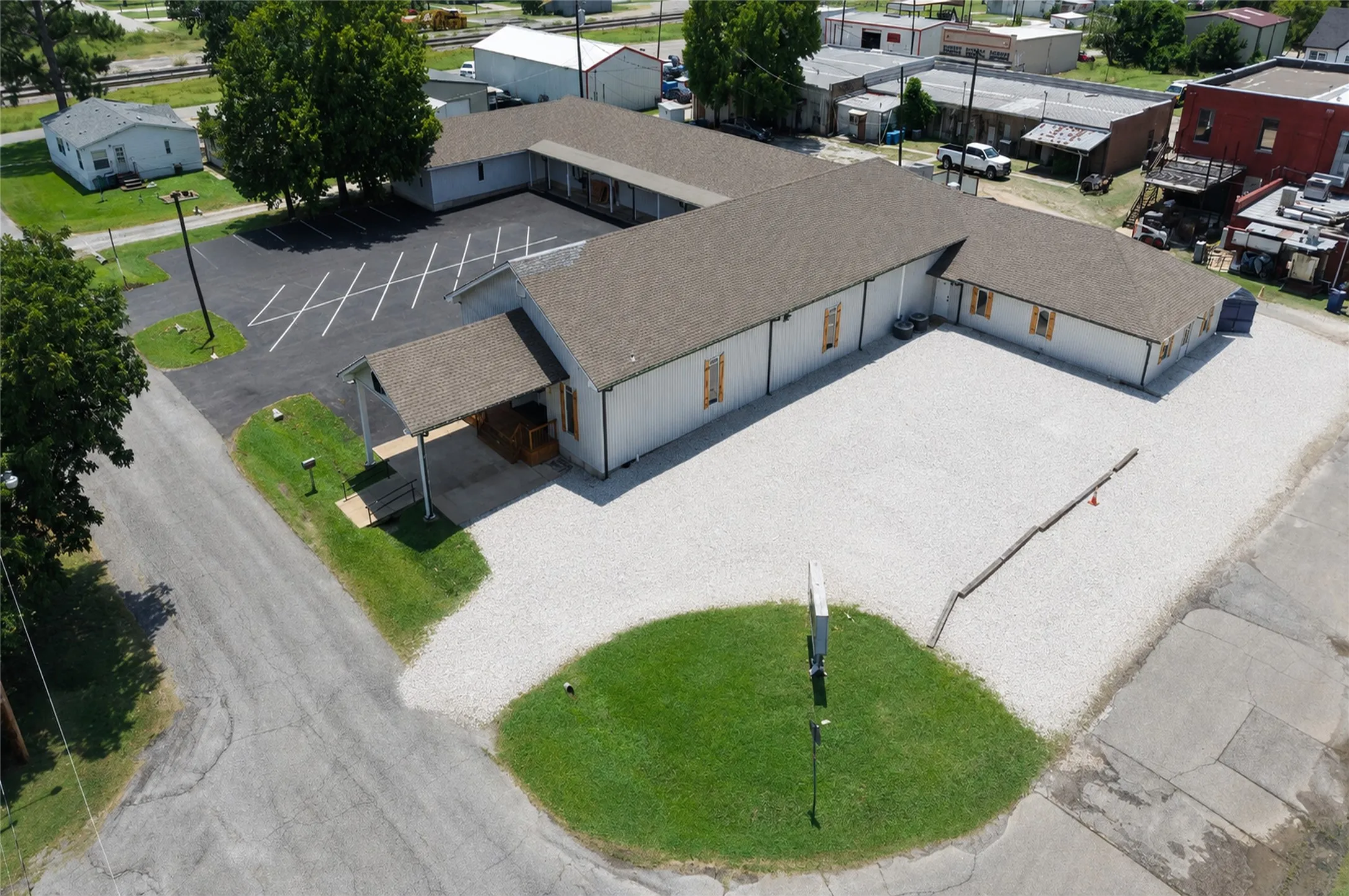 Retail For Sale in Grayson County , 400 N Houston Avenue, Pottsboro, Texas 75076, 0, 0, Garage spaces, 0 Sqft, built in 1990, mls#21329115, Real Estate Agent in Pottsboro, Homes For Sale in Grayson county, Homes For Sale in Pottsboro, Realtor in Pottsboro Texas, Real Estate Brokerage Independent Realty Texas, Luminita Cordes Realtor