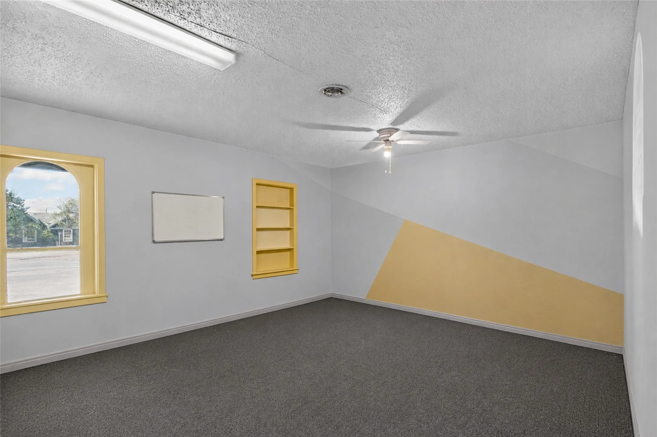 Retail For Sale in Grayson County , 400 N Houston Avenue, Pottsboro, Texas 75076, 0, 0, Garage spaces, 0 Sqft, built in 1990, mls#21329115, Real Estate Agent in Pottsboro, Homes For Sale in Grayson county, Homes For Sale in Pottsboro, Realtor in Pottsboro Texas, Real Estate Brokerage Independent Realty Texas, Luminita Cordes Realtor