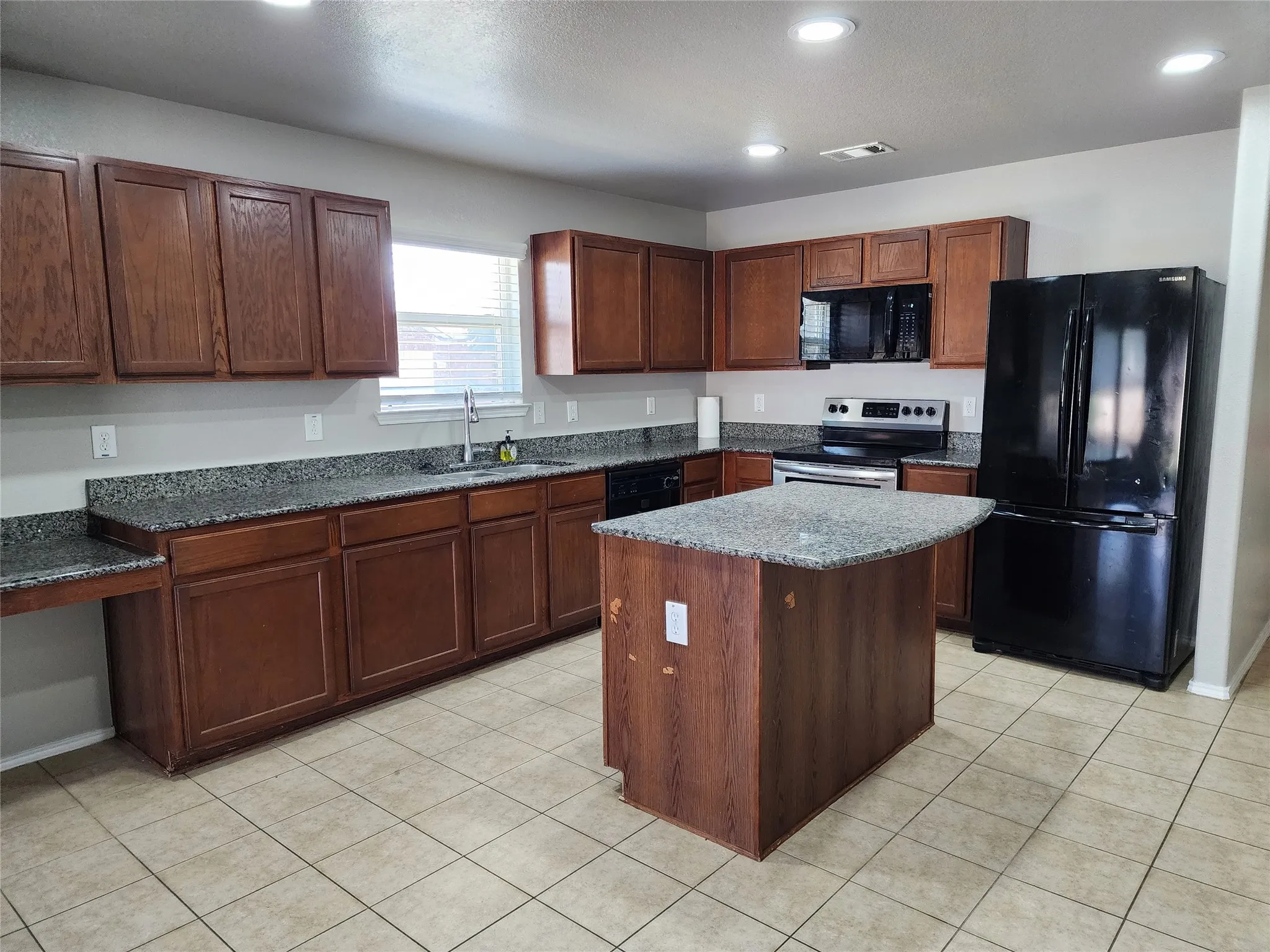 Single Family Residence For Sale in Denton County , 700 Swan Drive, Aubrey, Texas 76227, 4 Bedrooms, 2 Bathrooms, 2 Garage spaces, 1,868 Sqft, built in 2009, Price $379,900, mls#21336451, Real Estate Agent in Aubrey, Homes For Sale in Denton county, Homes For Sale in Aubrey, Realtor in Aubrey Texas, Real Estate Brokerage Independent Realty Texas, Luminita Cordes Realtor