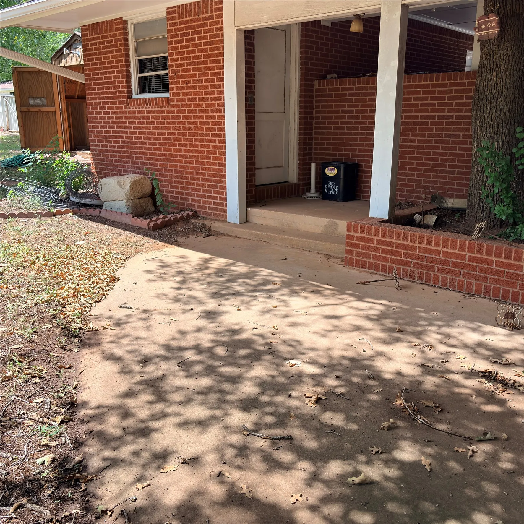 Single Family Residence For Sale in Palo Pinto County , 3103 N Oak Avenue, Mineral Wells, Texas 76067, 4 Bedroom, 2 Bathroom, Garage spaces, 2,420 Sqft, built in 1962, mls#21336799, Real Estate Agent in Mineral Wells, Homes For Sale in Palo Pinto county, Homes For Sale in Mineral Wells, Realtor in Mineral Wells Texas, Real Estate Brokerage Independent Realty Texas, Luminita Cordes Realtor