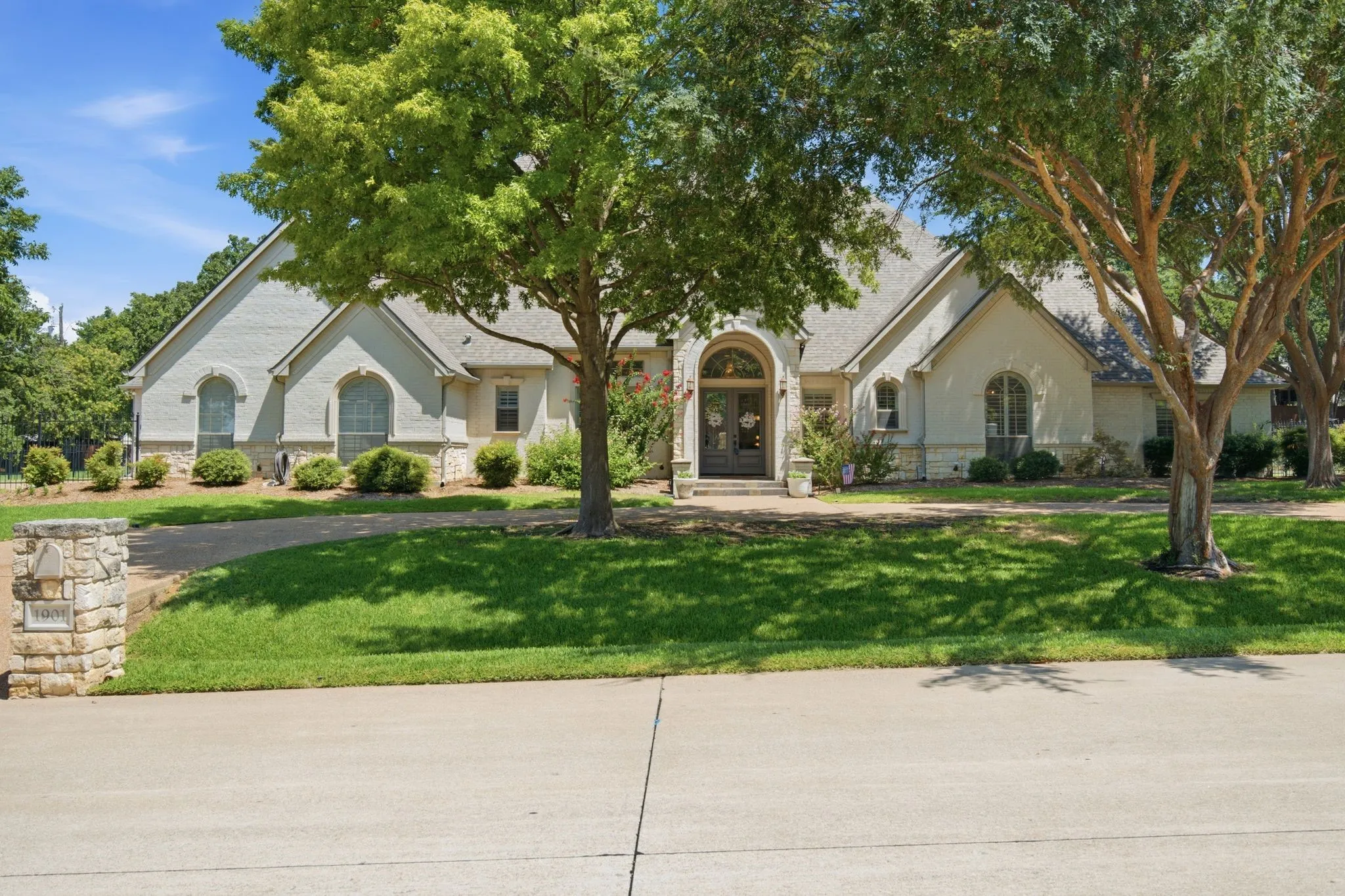 Single Family Residence For Sale in Tarrant County , 1901 Queensbridge Court, Keller, Texas 76262, 5 Bedroom, 6 Bathroom, 3 Garage spaces, 5,137 Sqft, built in 1999, mls#21308215, Real Estate Agent in Keller, Homes For Sale in Tarrant county, Homes For Sale in Keller, Realtor in Keller Texas, Real Estate Brokerage Independent Realty Texas, Luminita Cordes Realtor