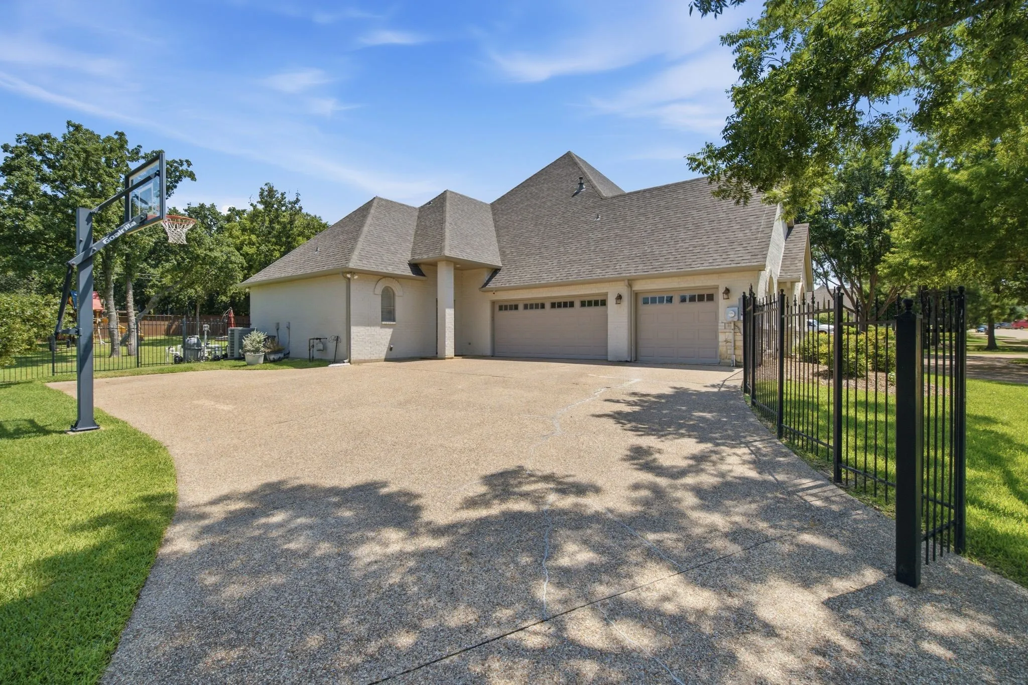 Single Family Residence For Sale in Tarrant County , 1901 Queensbridge Court, Keller, Texas 76262, 5 Bedroom, 6 Bathroom, 3 Garage spaces, 5,137 Sqft, built in 1999, mls#21308215, Real Estate Agent in Keller, Homes For Sale in Tarrant county, Homes For Sale in Keller, Realtor in Keller Texas, Real Estate Brokerage Independent Realty Texas, Luminita Cordes Realtor