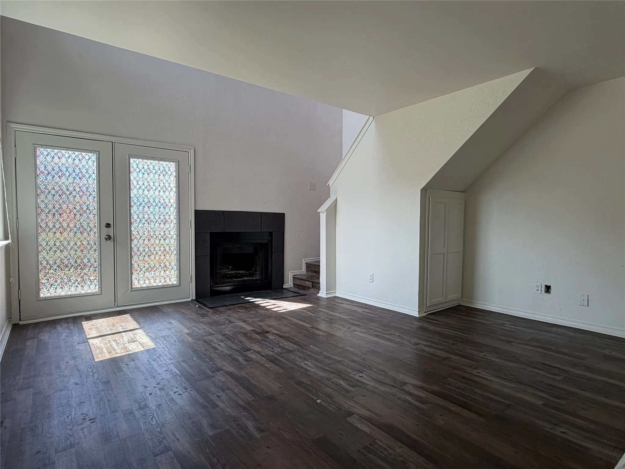 Condominium For Sale in Tarrant County , 3125 Sondra Drive 201, Fort Worth, Texas 76107, 1 Bedroom, 1 Bathroom, Garage spaces, 805 Sqft, built in 1983, mls#21336321, Real Estate Agent in Fort Worth, Homes For Sale in Tarrant county, Homes For Sale in Fort Worth, Realtor in Fort Worth Texas, Real Estate Brokerage Independent Realty Texas, Luminita Cordes Realtor