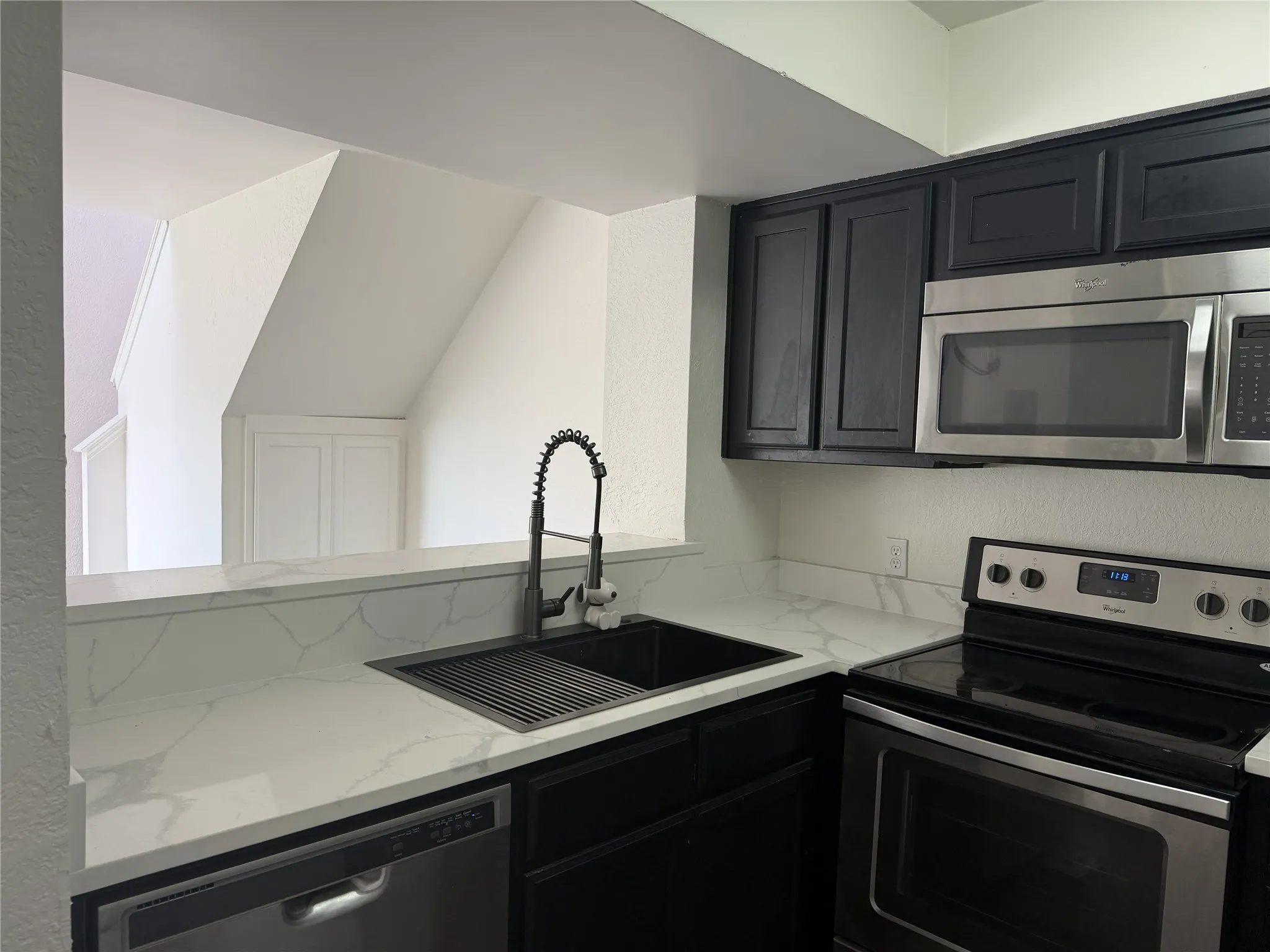 Condominium For Sale in Tarrant County , 3125 Sondra Drive 201, Fort Worth, Texas 76107, 1 Bedroom, 1 Bathroom, Garage spaces, 805 Sqft, built in 1983, mls#21336321, Real Estate Agent in Fort Worth, Homes For Sale in Tarrant county, Homes For Sale in Fort Worth, Realtor in Fort Worth Texas, Real Estate Brokerage Independent Realty Texas, Luminita Cordes Realtor