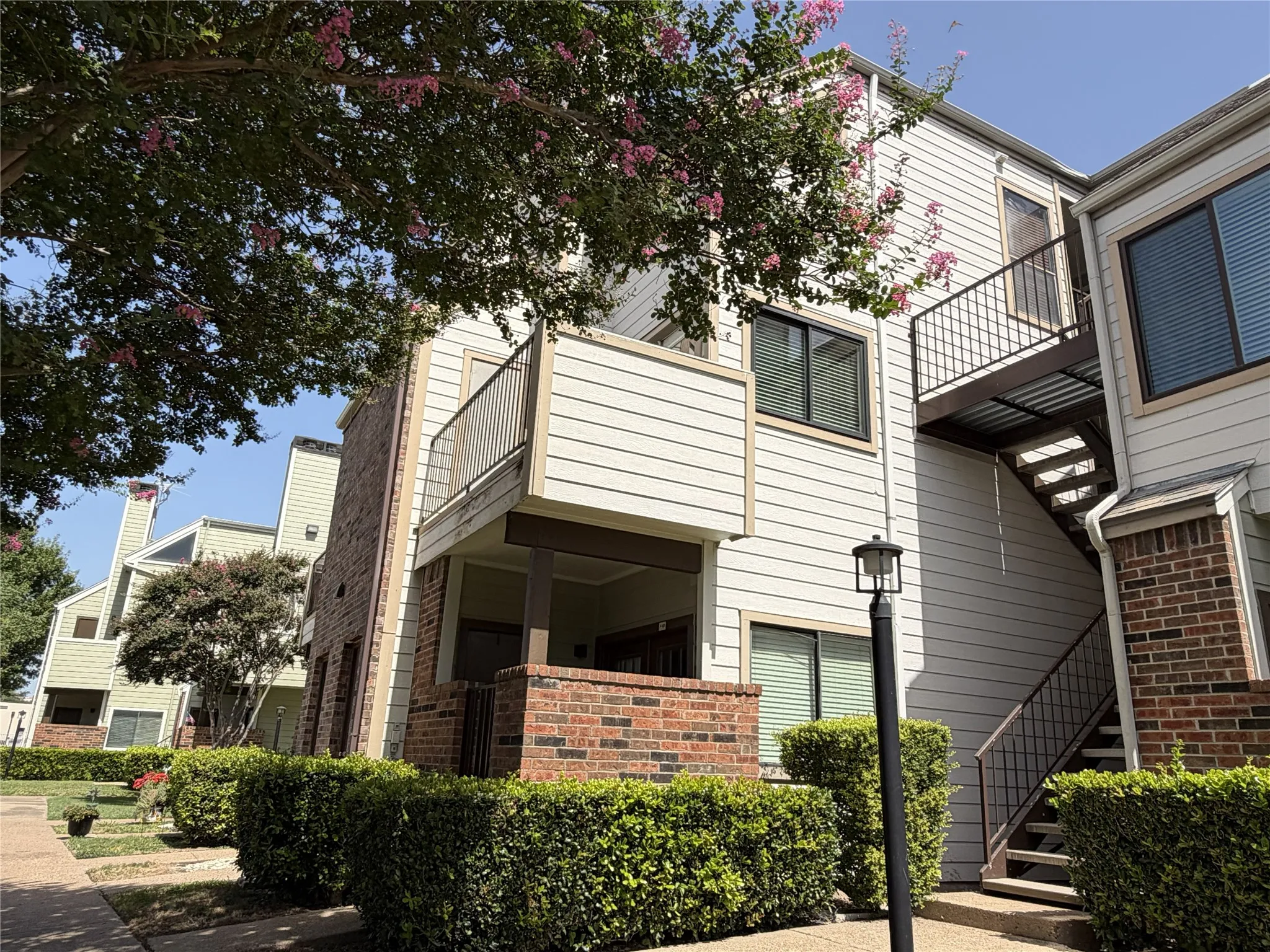 Condominium For Sale in Tarrant County , 3125 Sondra Drive 201, Fort Worth, Texas 76107, 1 Bedroom, 1 Bathroom, Garage spaces, 805 Sqft, built in 1983, mls#21336321, Real Estate Agent in Fort Worth, Homes For Sale in Tarrant county, Homes For Sale in Fort Worth, Realtor in Fort Worth Texas, Real Estate Brokerage Independent Realty Texas, Luminita Cordes Realtor