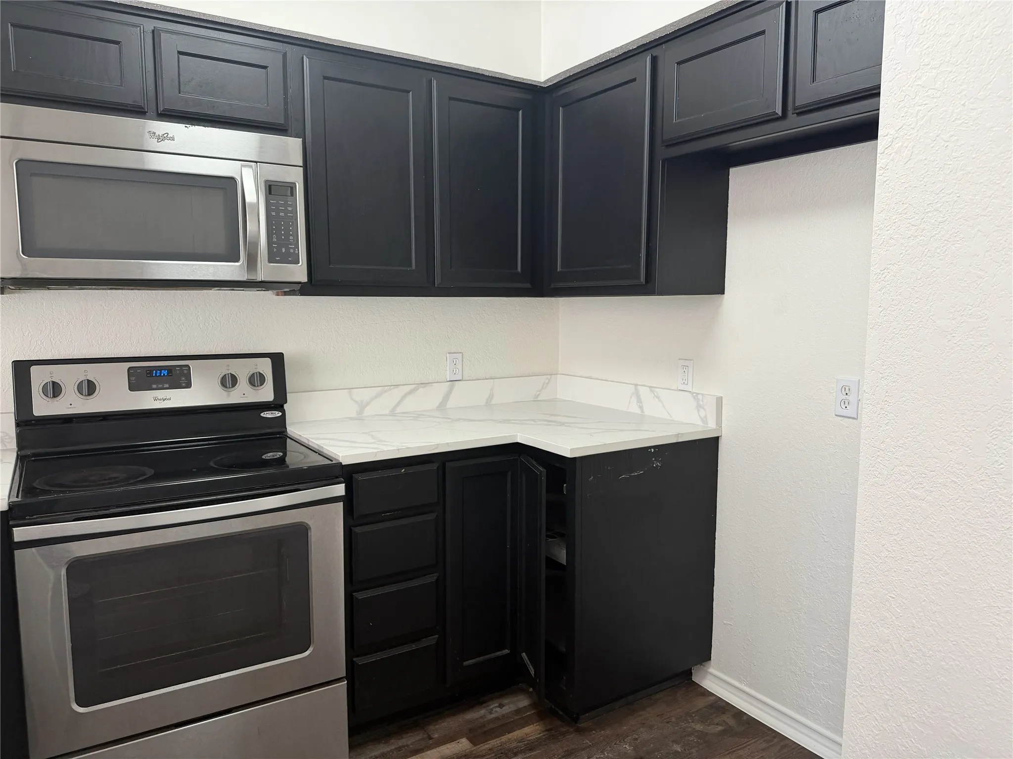 Condominium For Sale in Tarrant County , 3125 Sondra Drive 201, Fort Worth, Texas 76107, 1 Bedroom, 1 Bathroom, Garage spaces, 805 Sqft, built in 1983, mls#21336321, Real Estate Agent in Fort Worth, Homes For Sale in Tarrant county, Homes For Sale in Fort Worth, Realtor in Fort Worth Texas, Real Estate Brokerage Independent Realty Texas, Luminita Cordes Realtor