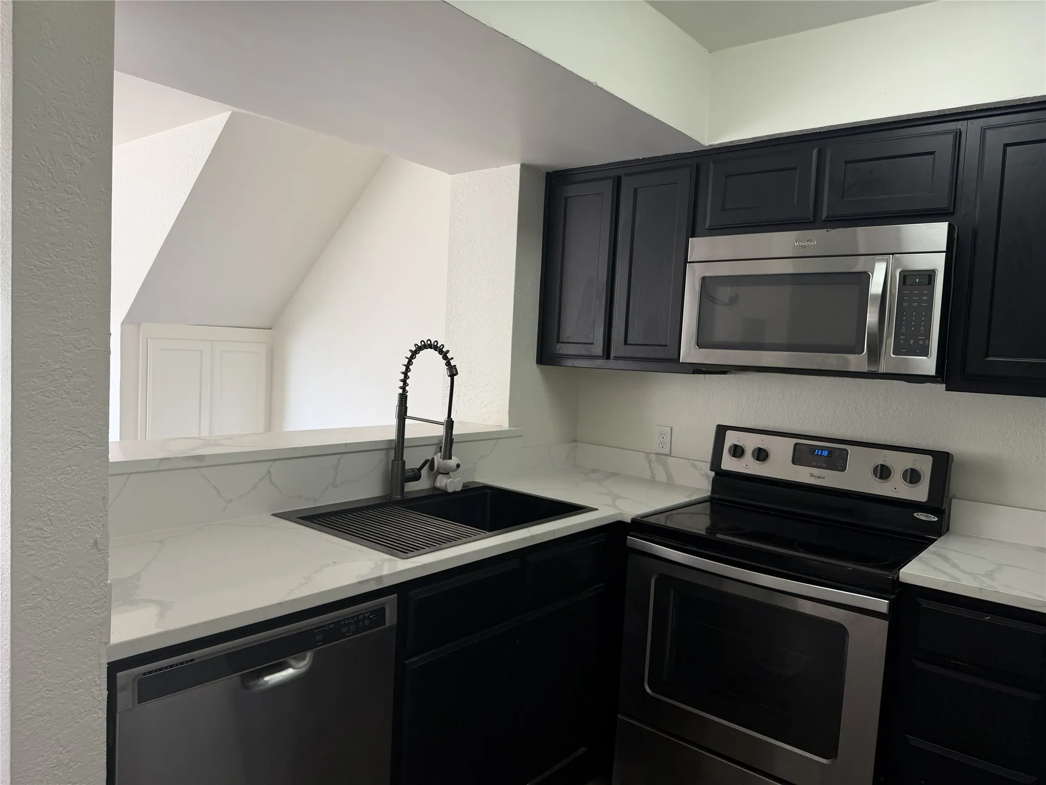 Condominium For Sale in Tarrant County , 3125 Sondra Drive 201, Fort Worth, Texas 76107, 1 Bedroom, 1 Bathroom, Garage spaces, 805 Sqft, built in 1983, mls#21336321, Real Estate Agent in Fort Worth, Homes For Sale in Tarrant county, Homes For Sale in Fort Worth, Realtor in Fort Worth Texas, Real Estate Brokerage Independent Realty Texas, Luminita Cordes Realtor