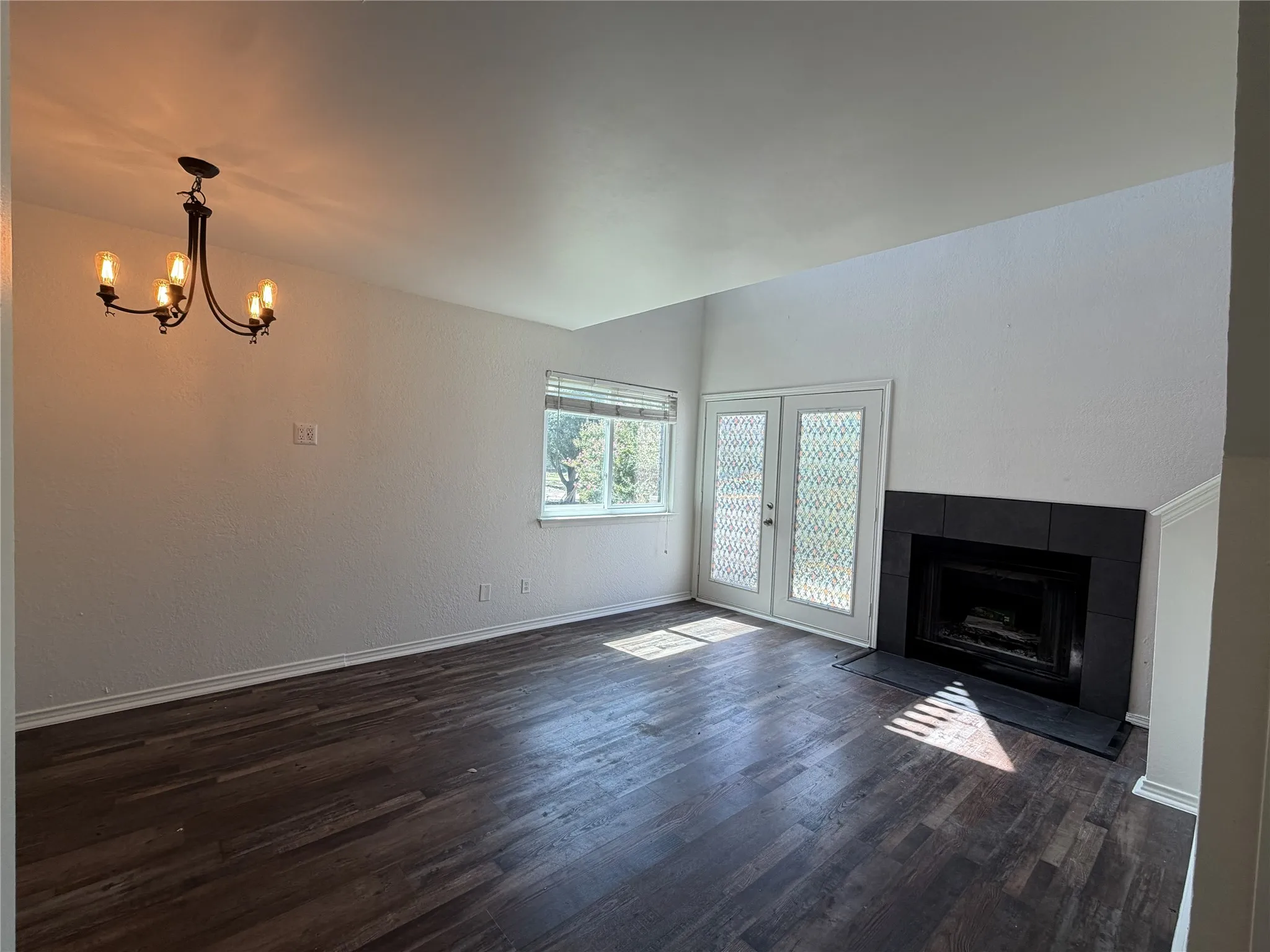 Condominium For Sale in Tarrant County , 3125 Sondra Drive 201, Fort Worth, Texas 76107, 1 Bedroom, 1 Bathroom, Garage spaces, 805 Sqft, built in 1983, mls#21336321, Real Estate Agent in Fort Worth, Homes For Sale in Tarrant county, Homes For Sale in Fort Worth, Realtor in Fort Worth Texas, Real Estate Brokerage Independent Realty Texas, Luminita Cordes Realtor
