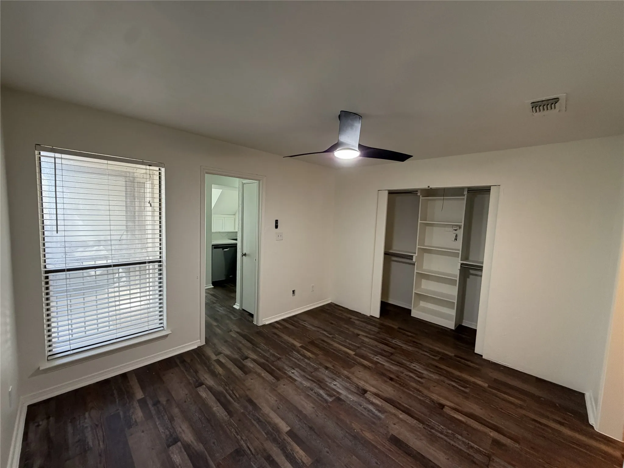 Condominium For Sale in Tarrant County , 3125 Sondra Drive 201, Fort Worth, Texas 76107, 1 Bedroom, 1 Bathroom, Garage spaces, 805 Sqft, built in 1983, mls#21336321, Real Estate Agent in Fort Worth, Homes For Sale in Tarrant county, Homes For Sale in Fort Worth, Realtor in Fort Worth Texas, Real Estate Brokerage Independent Realty Texas, Luminita Cordes Realtor