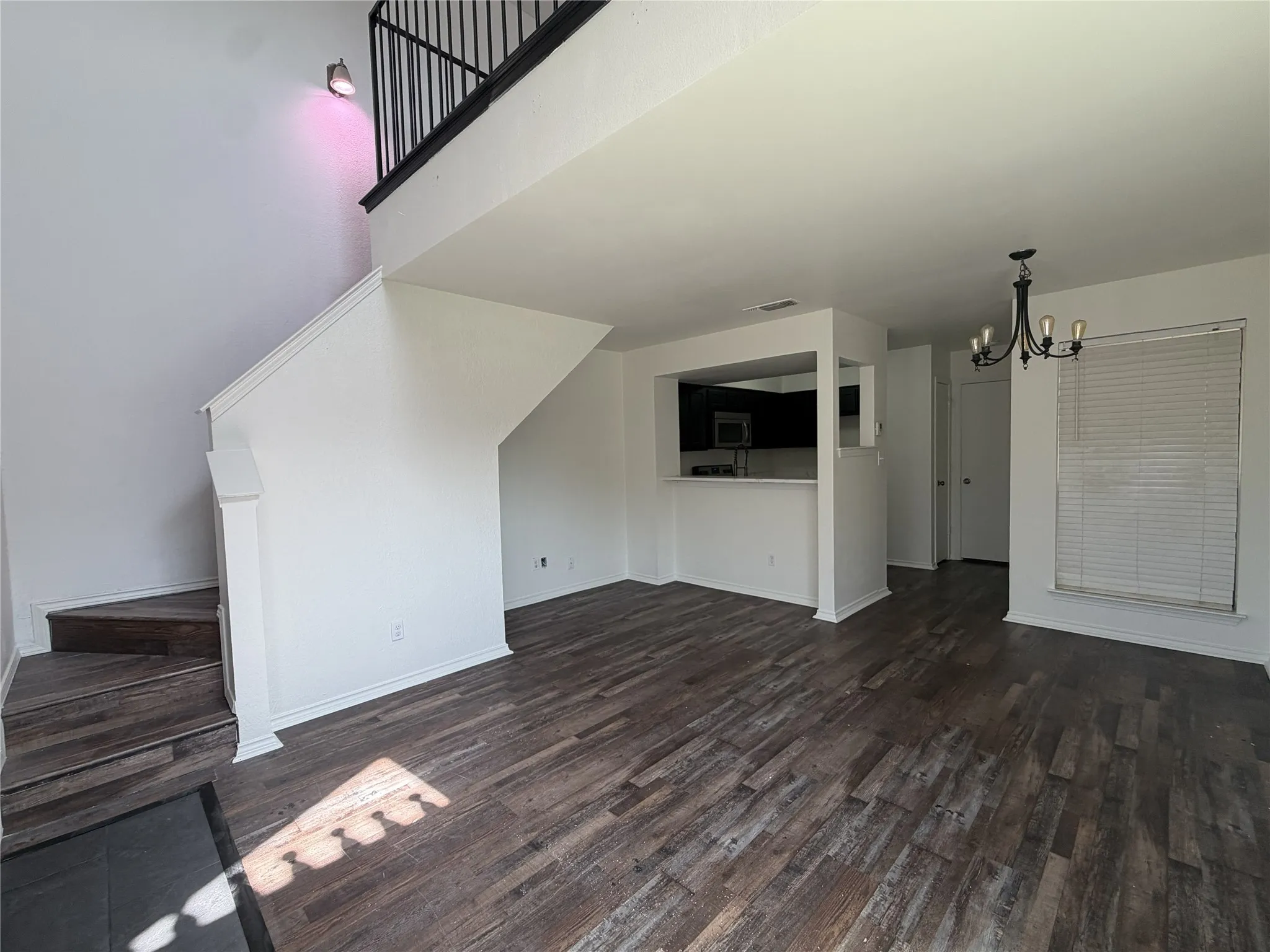 Condominium For Sale in Tarrant County , 3125 Sondra Drive 201, Fort Worth, Texas 76107, 1 Bedroom, 1 Bathroom, Garage spaces, 805 Sqft, built in 1983, mls#21336321, Real Estate Agent in Fort Worth, Homes For Sale in Tarrant county, Homes For Sale in Fort Worth, Realtor in Fort Worth Texas, Real Estate Brokerage Independent Realty Texas, Luminita Cordes Realtor