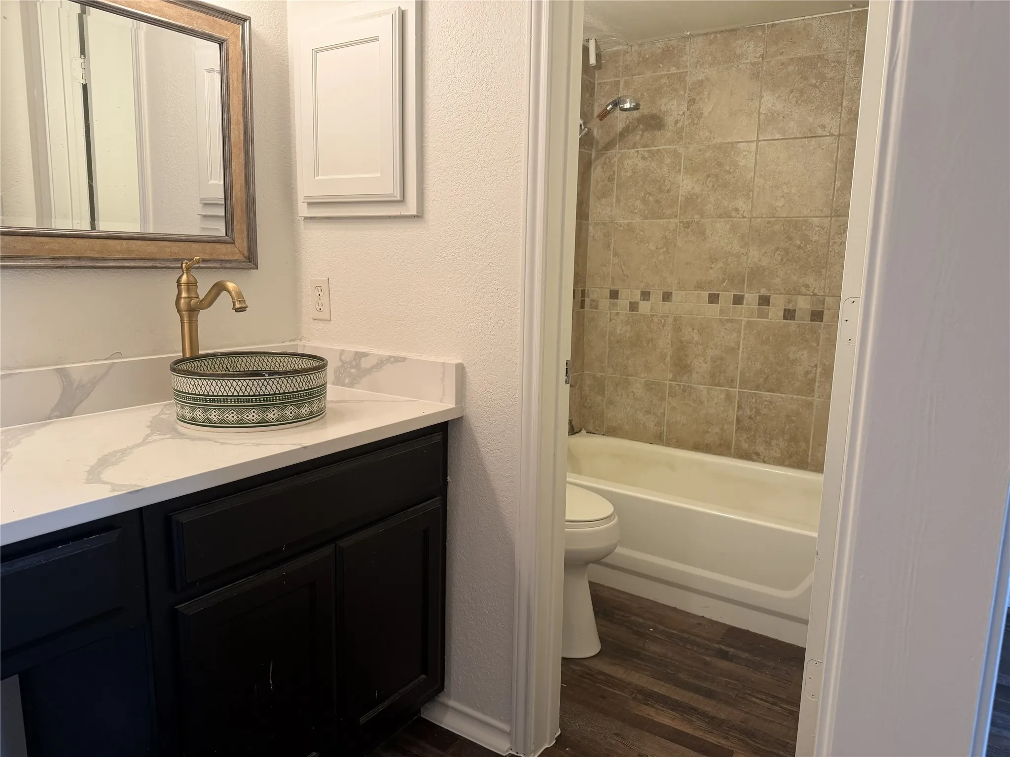 Condominium For Sale in Tarrant County , 3125 Sondra Drive 201, Fort Worth, Texas 76107, 1 Bedroom, 1 Bathroom, Garage spaces, 805 Sqft, built in 1983, mls#21336321, Real Estate Agent in Fort Worth, Homes For Sale in Tarrant county, Homes For Sale in Fort Worth, Realtor in Fort Worth Texas, Real Estate Brokerage Independent Realty Texas, Luminita Cordes Realtor